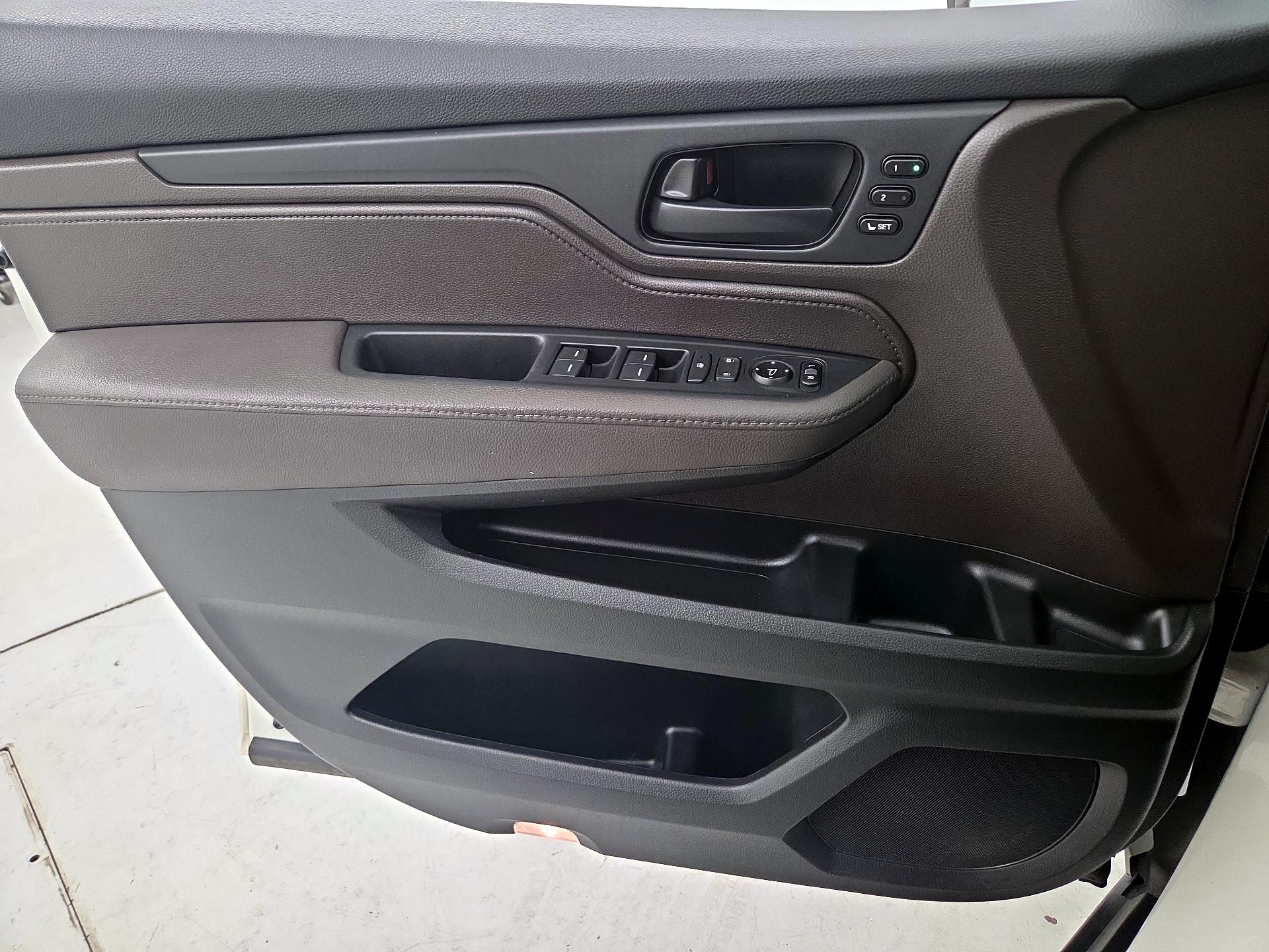 Thumbnail: 2018 Honda Odyssey - 12