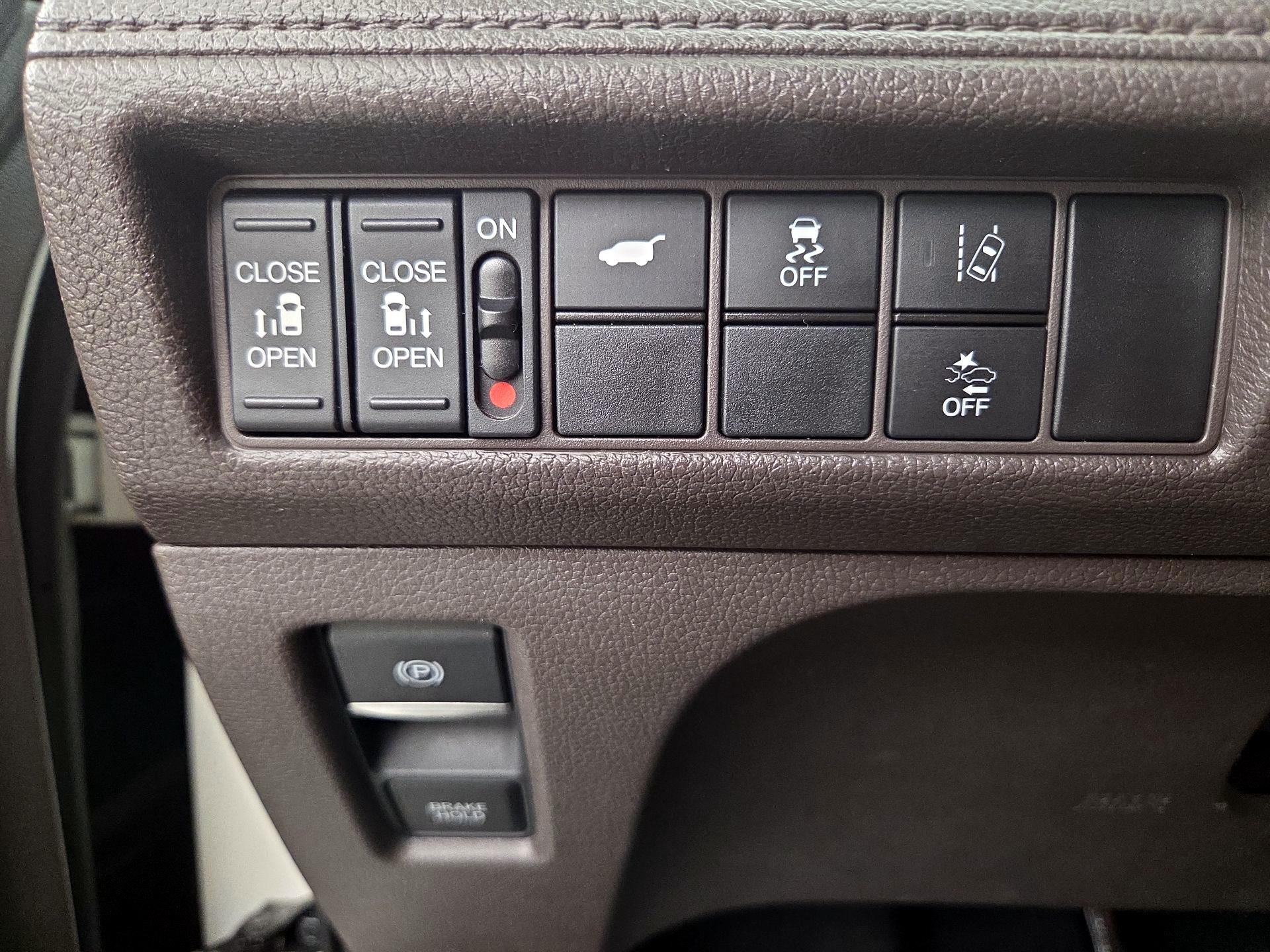 Thumbnail: 2018 Honda Odyssey - 13