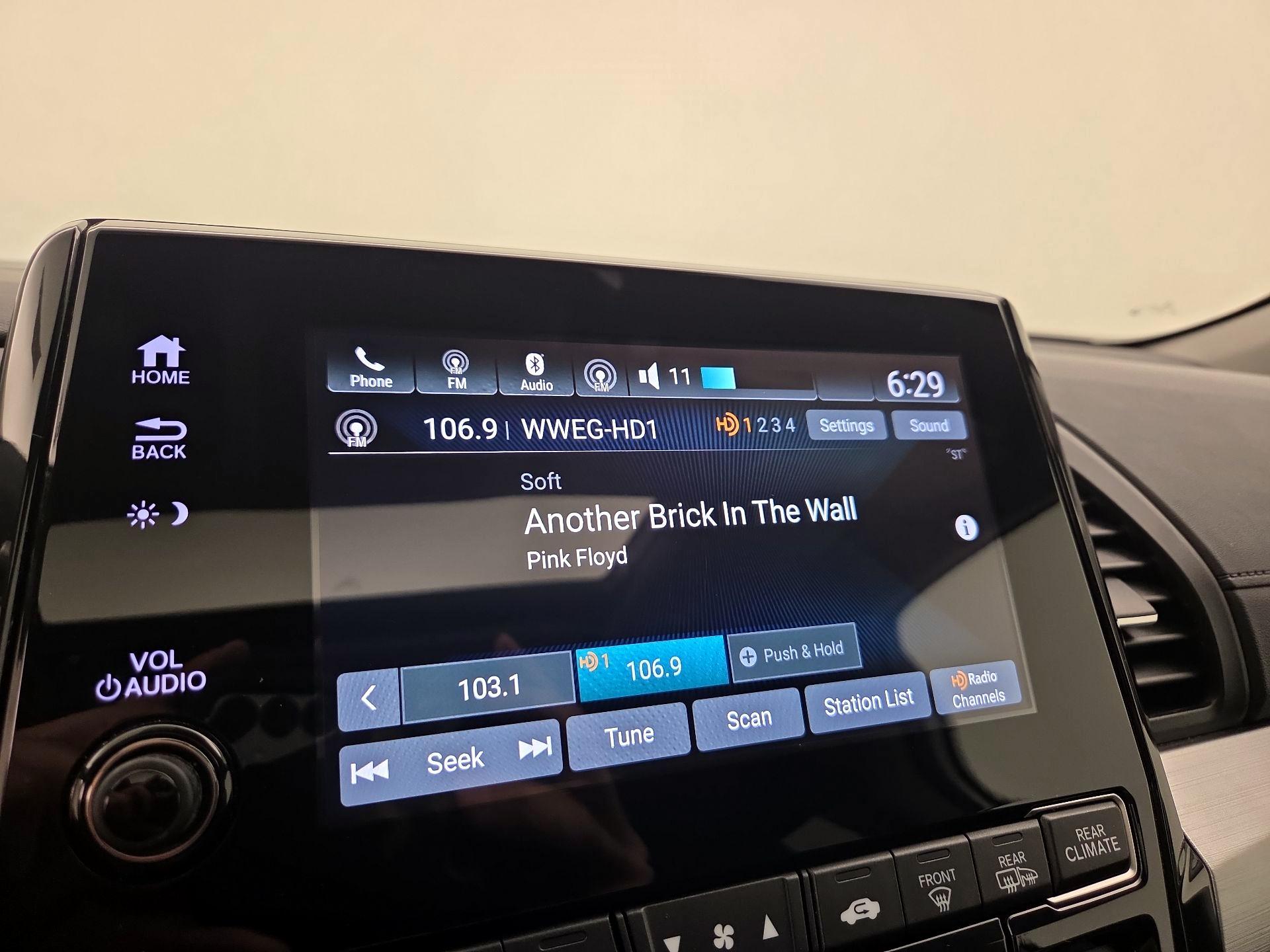 Thumbnail: 2018 Honda Odyssey - 15