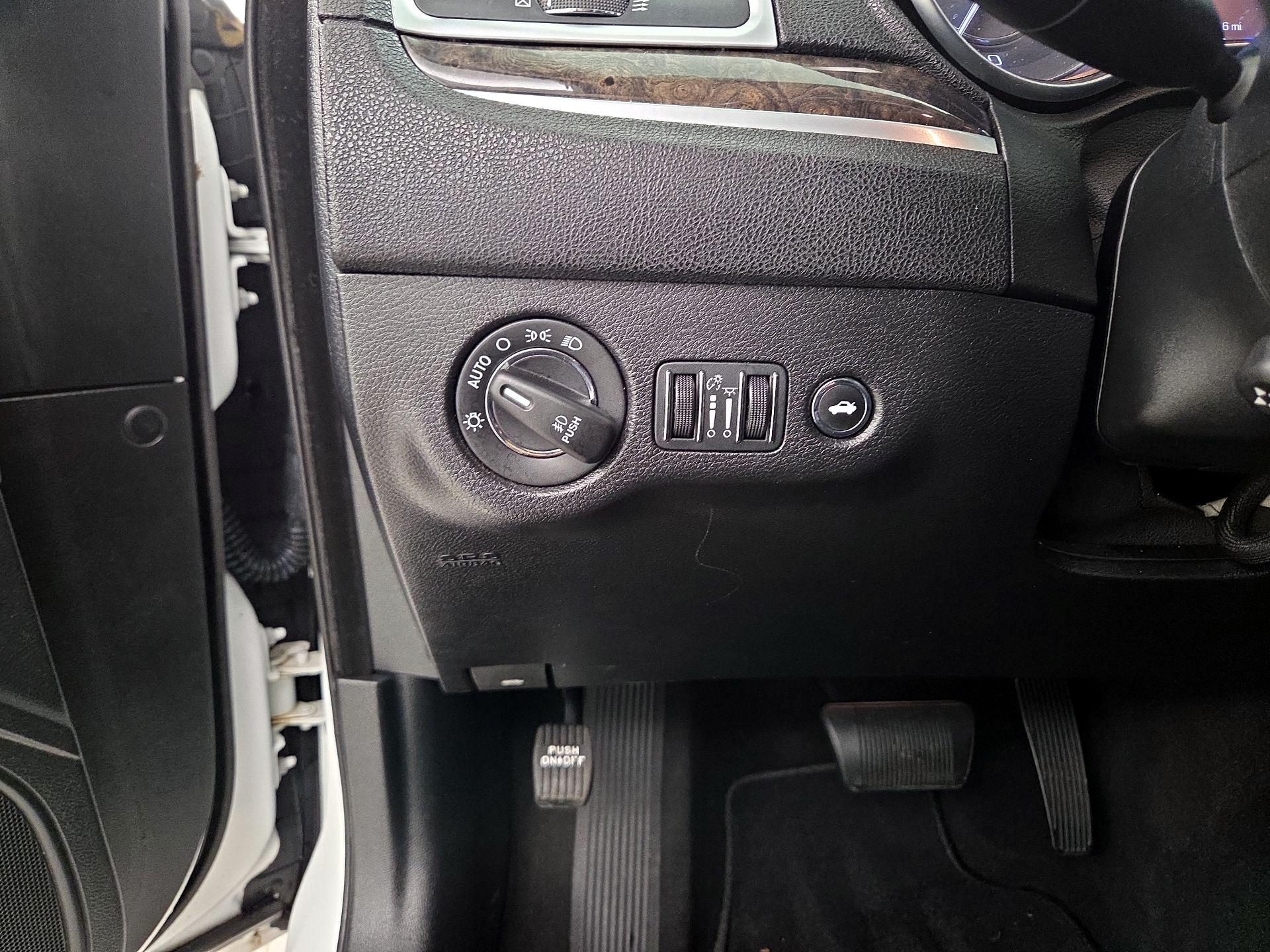 Thumbnail: 2019 Chrysler 300 - 13