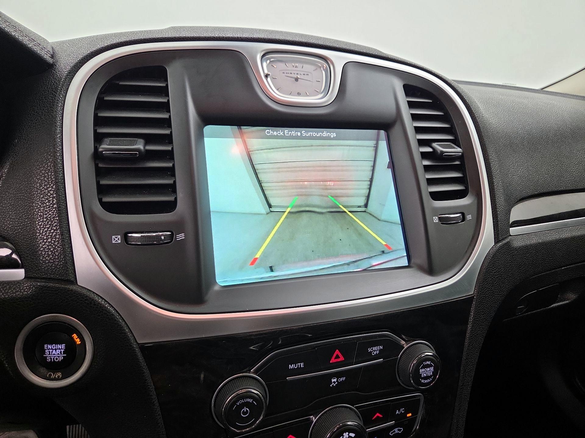 Thumbnail: 2019 Chrysler 300 - 15