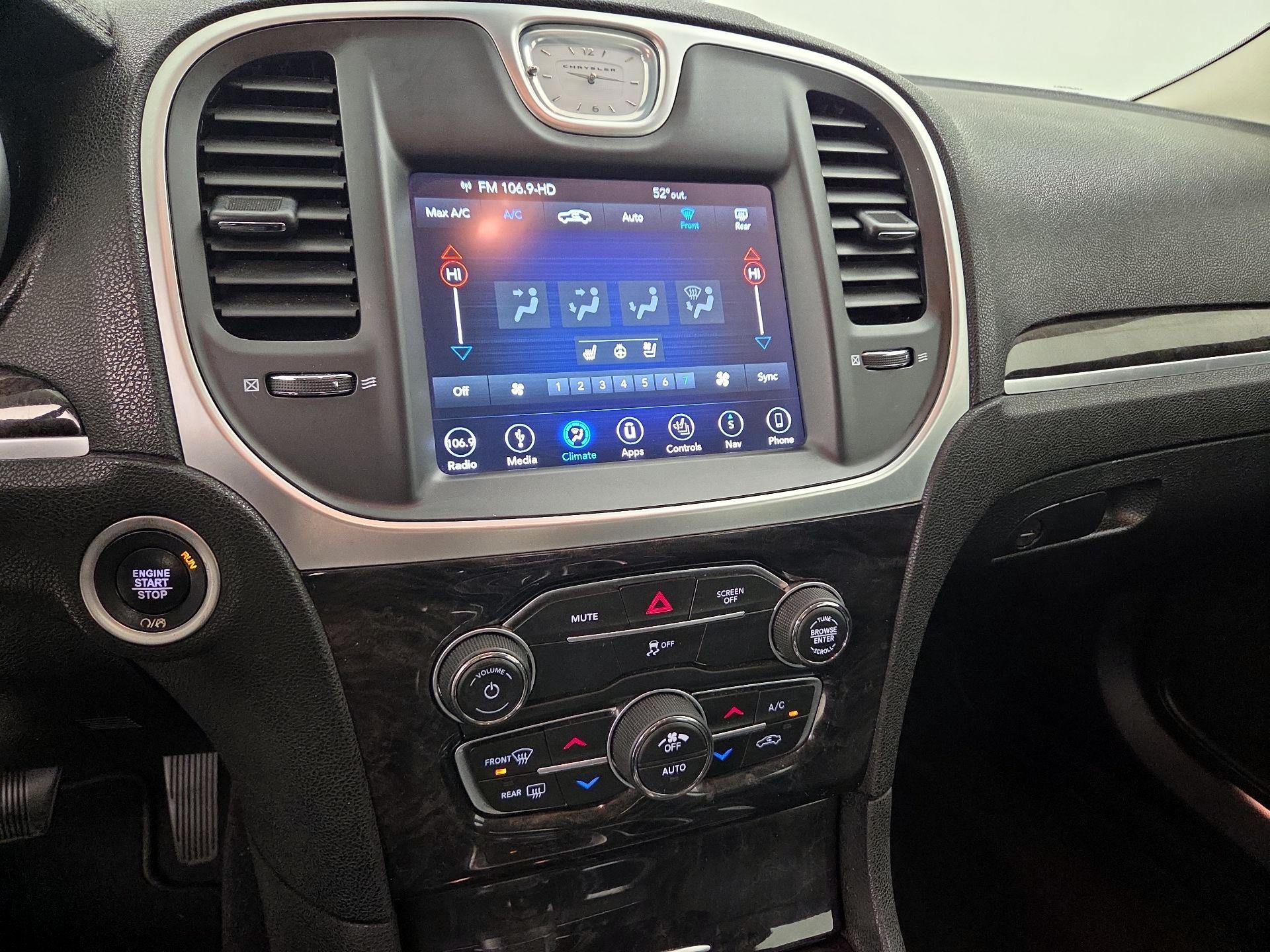 Thumbnail: 2019 Chrysler 300 - 17