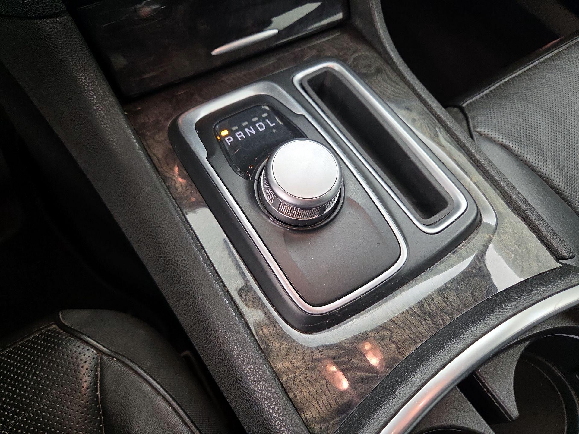 Thumbnail: 2019 Chrysler 300 - 18