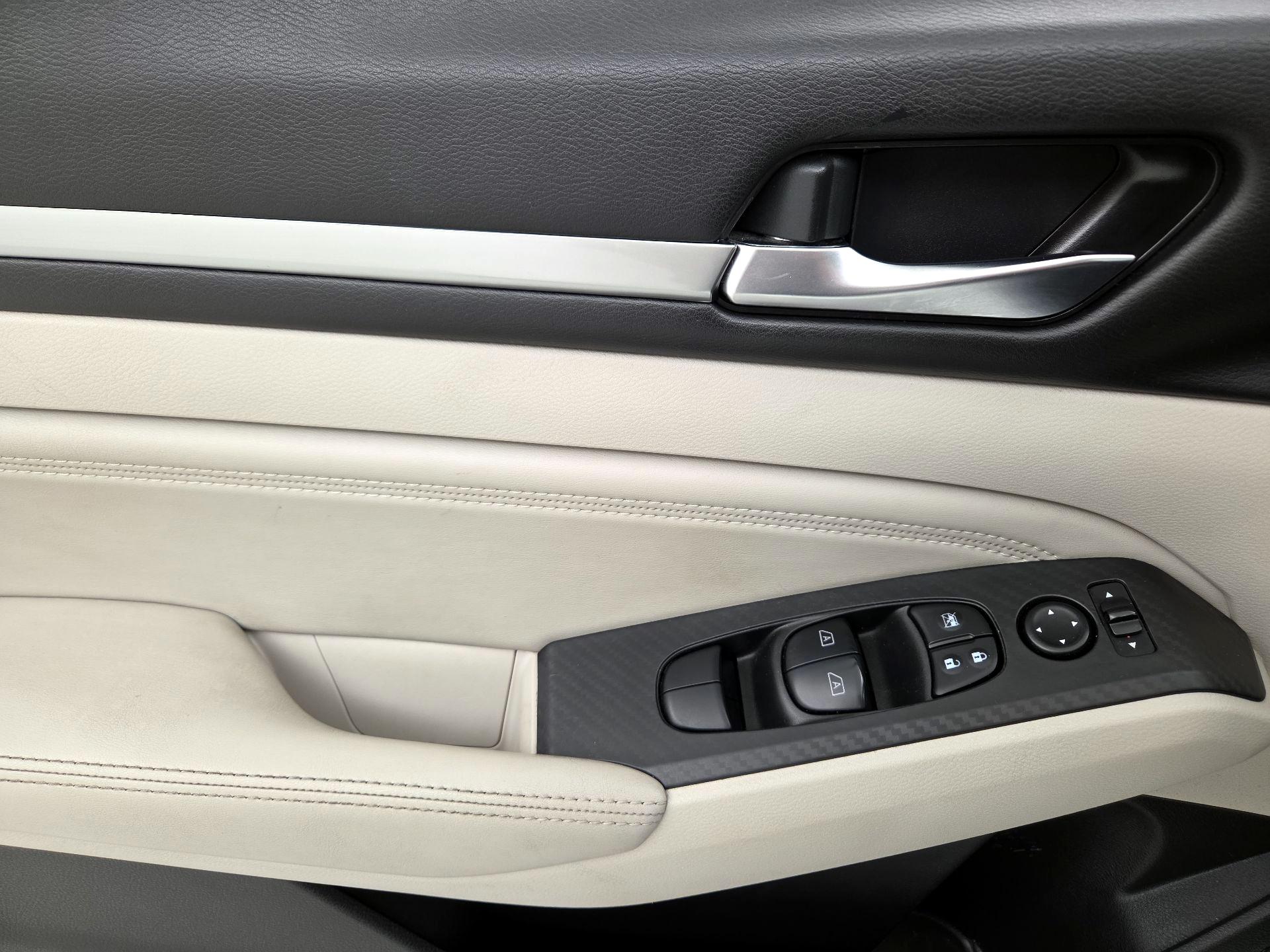 Thumbnail: 2019 Nissan Altima - 12