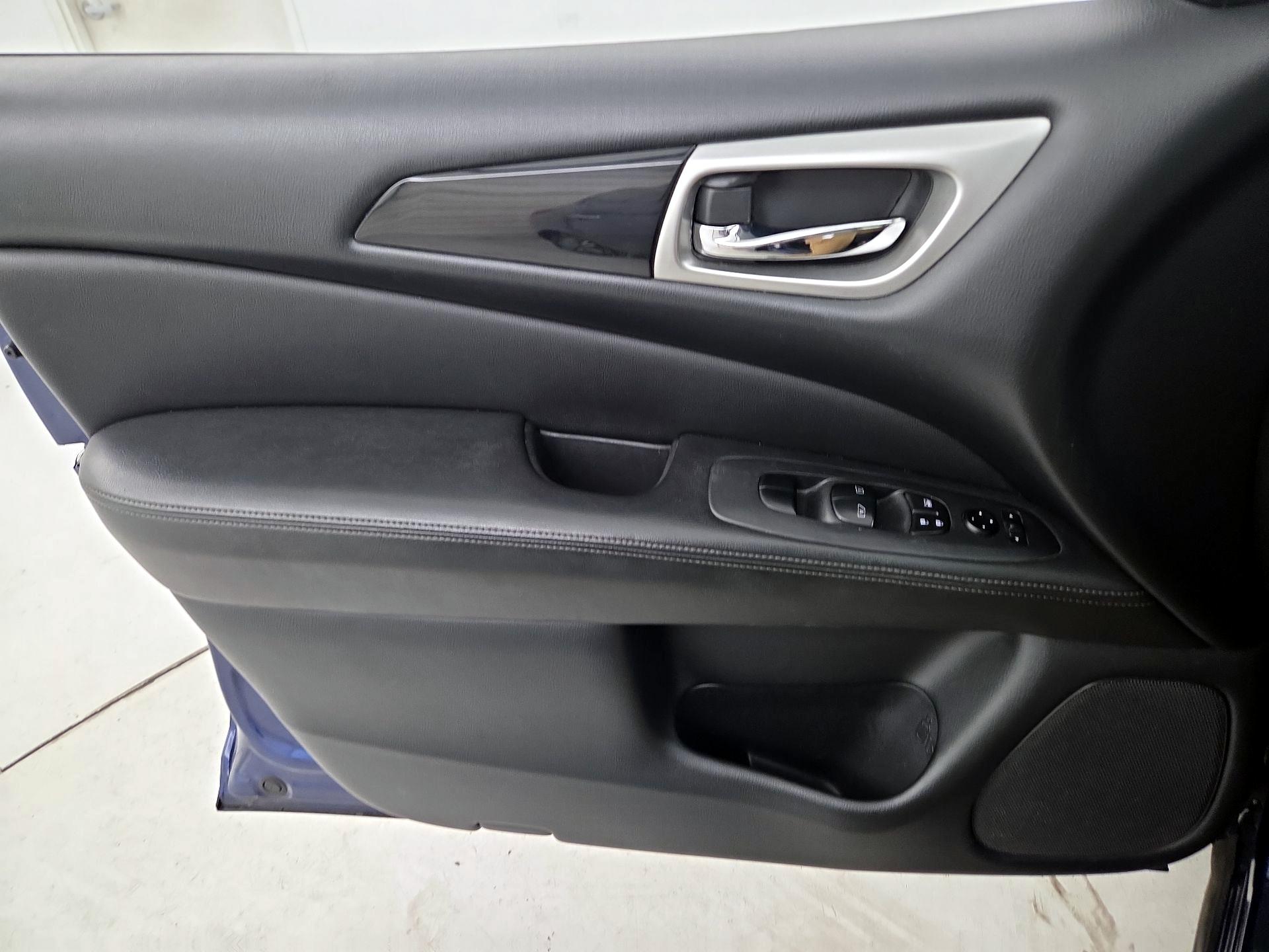 Thumbnail: 2020 Nissan Pathfinder - 12