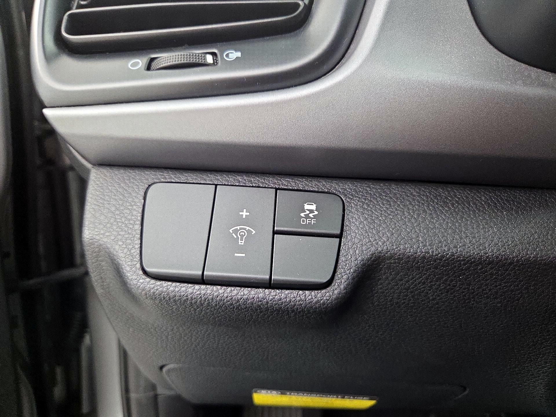 Thumbnail: 2021 Kia Rio - 13