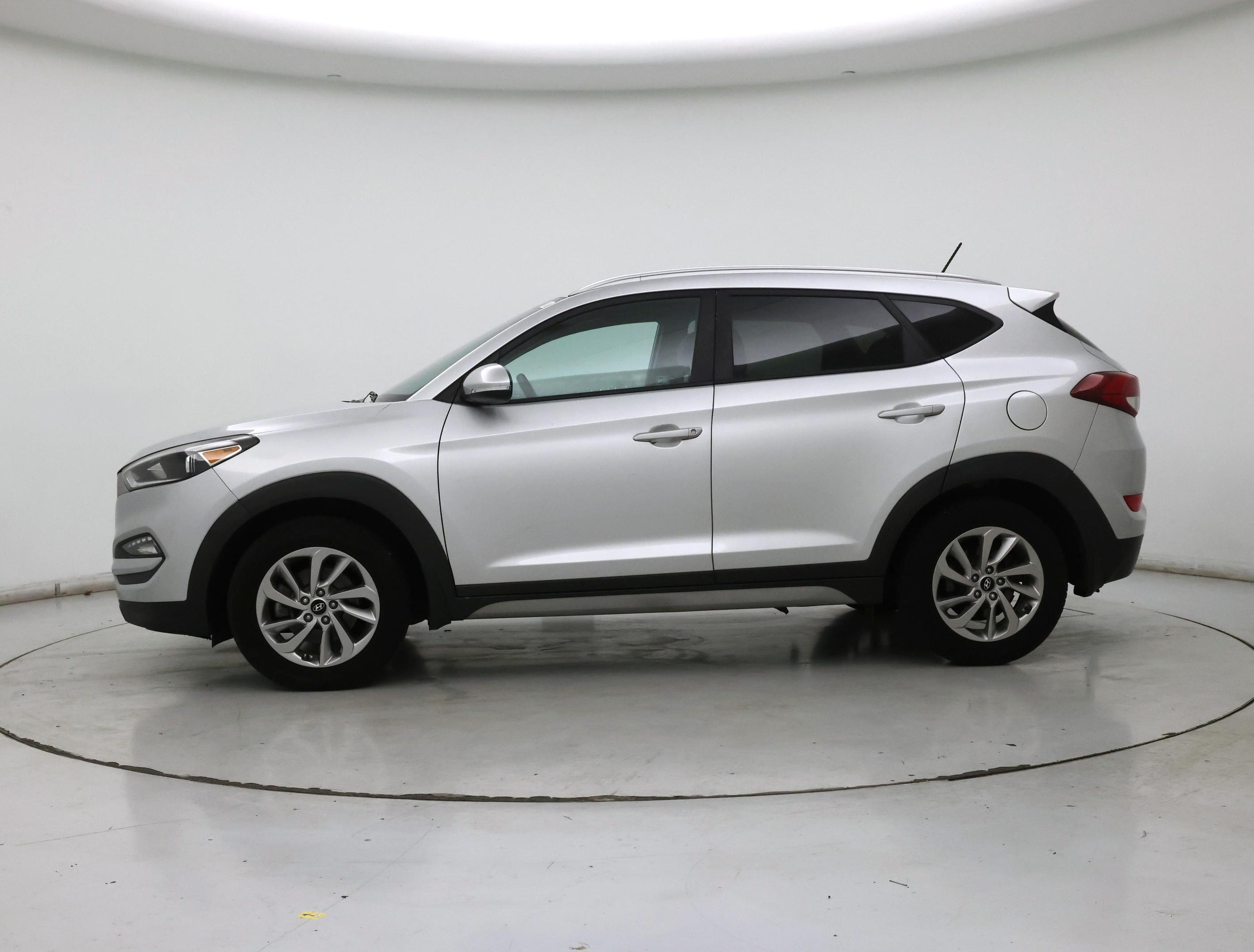 Thumbnail: 2017 Hyundai Tucson - 3