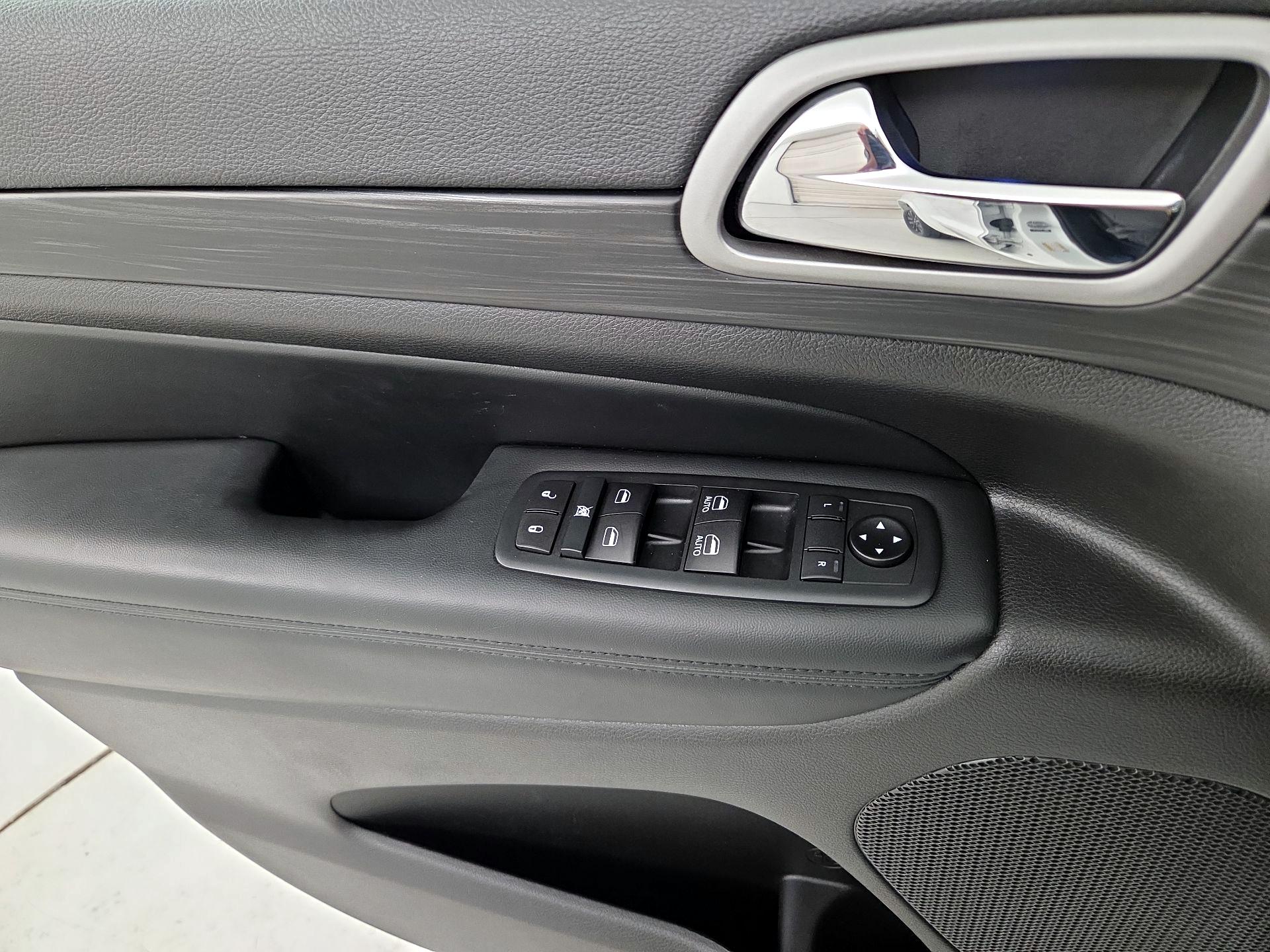 Thumbnail: 2021 Jeep Grand Cherokee - 12