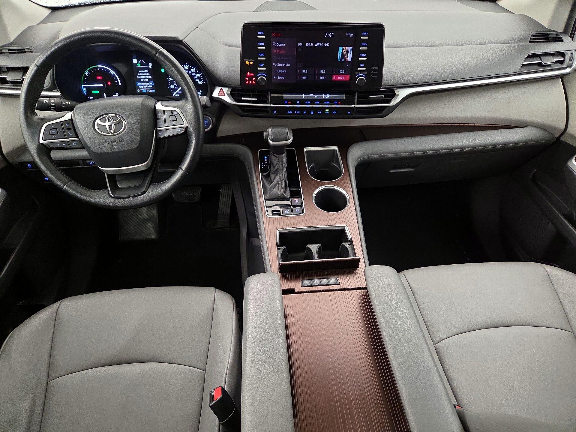 Thumbnail: 2021 Toyota Sienna - 9