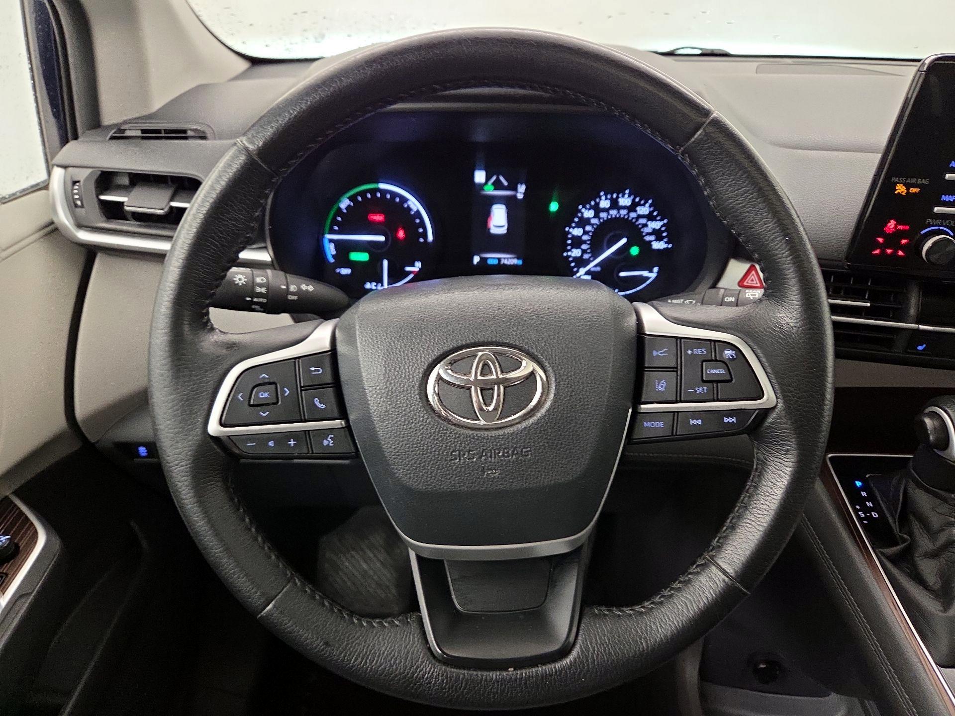 Thumbnail: 2021 Toyota Sienna - 10