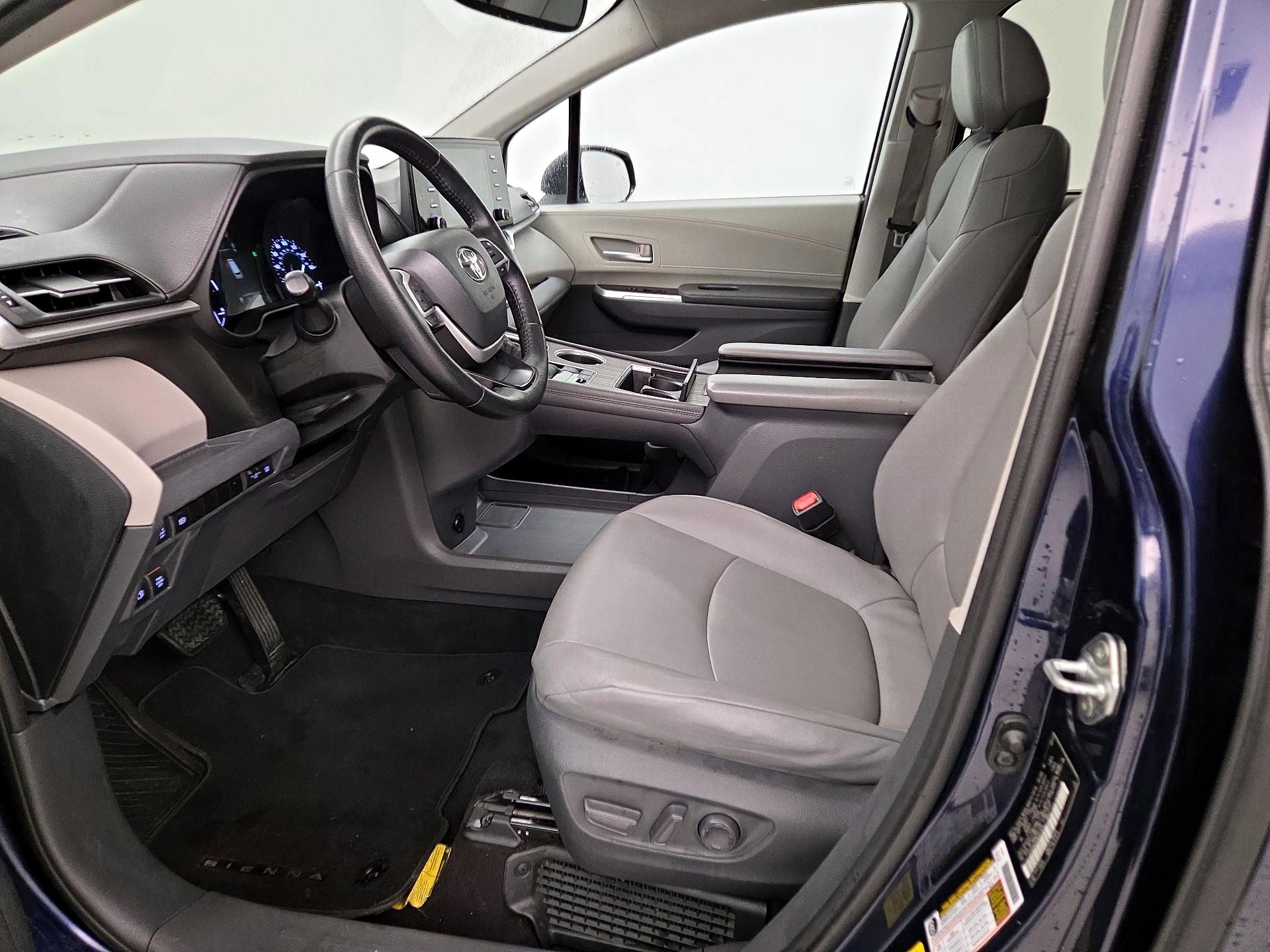 Thumbnail: 2021 Toyota Sienna - 11