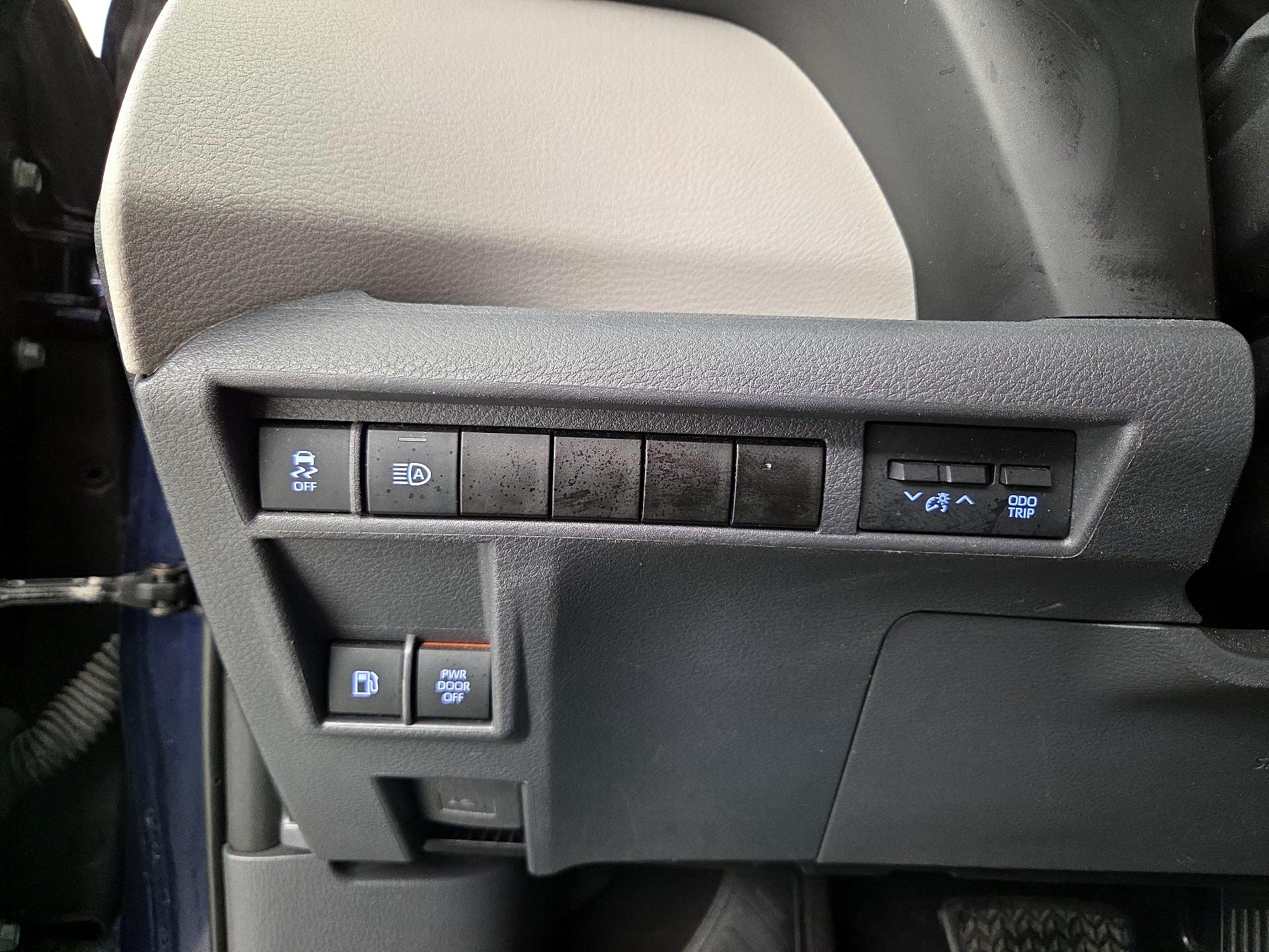 Thumbnail: 2021 Toyota Sienna - 13