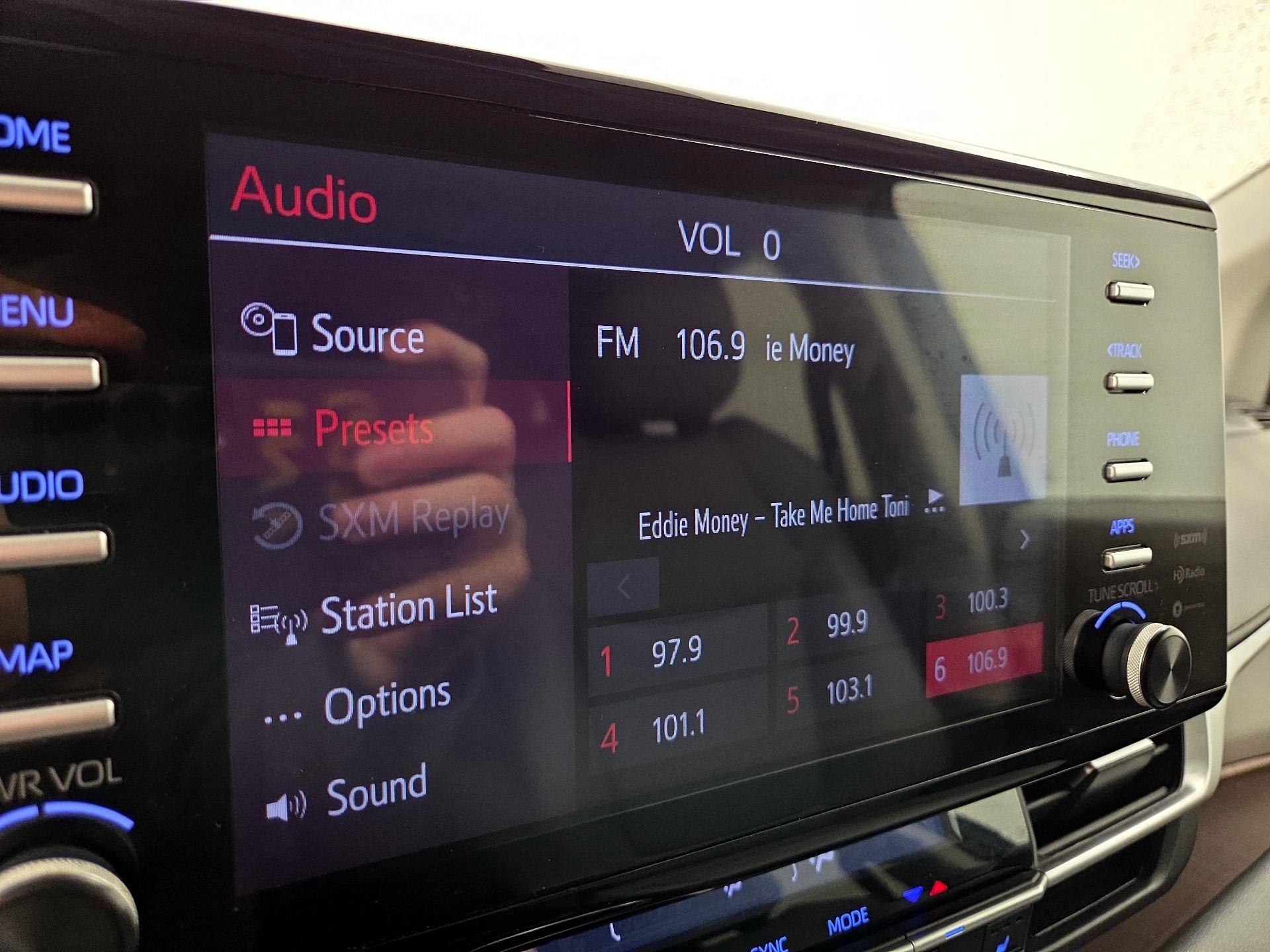 Thumbnail: 2021 Toyota Sienna - 15