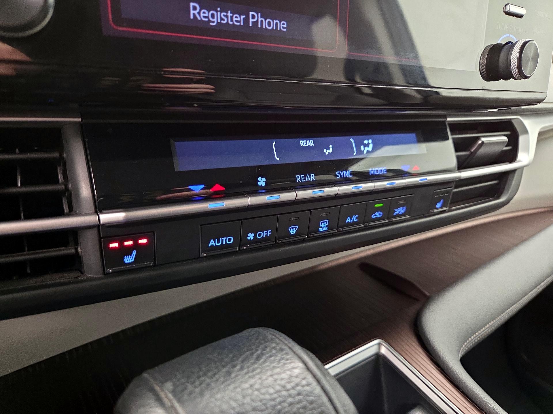 Thumbnail: 2021 Toyota Sienna - 16