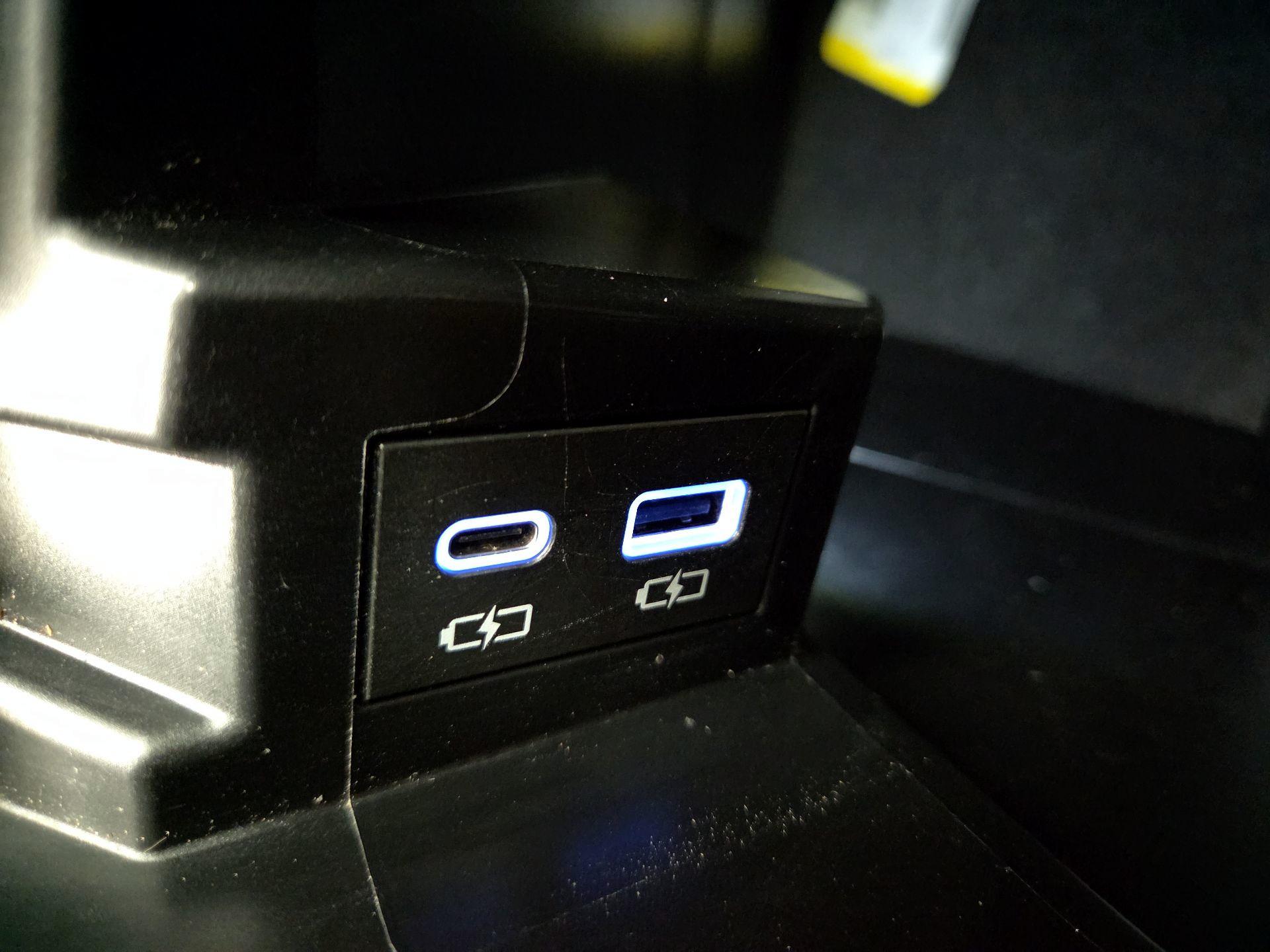 Thumbnail: 2021 Toyota Sienna - 18