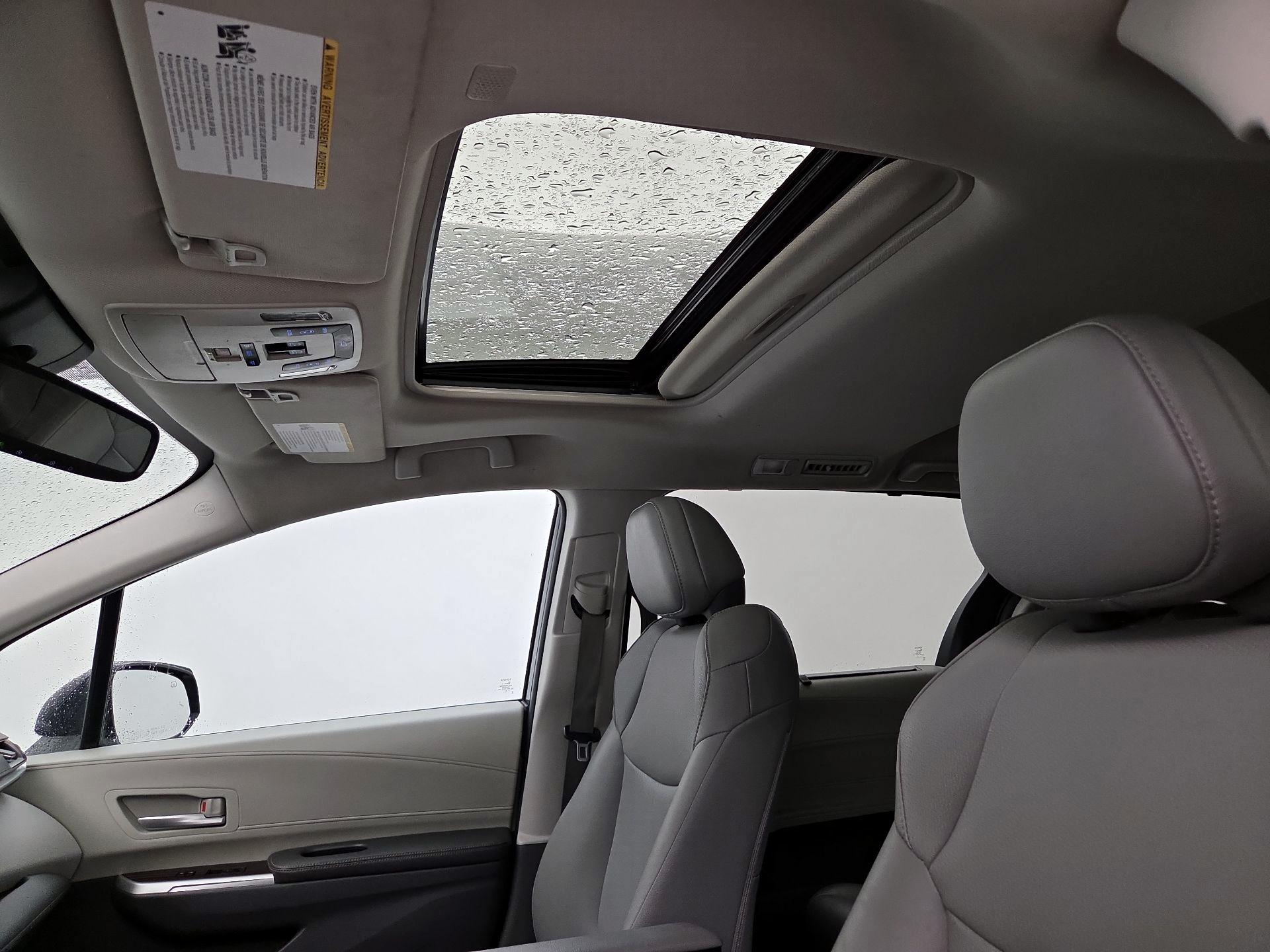 Thumbnail: 2021 Toyota Sienna - 19