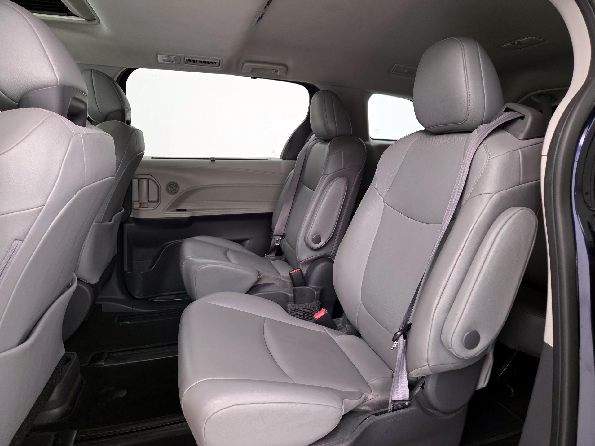 Thumbnail: 2021 Toyota Sienna - 20