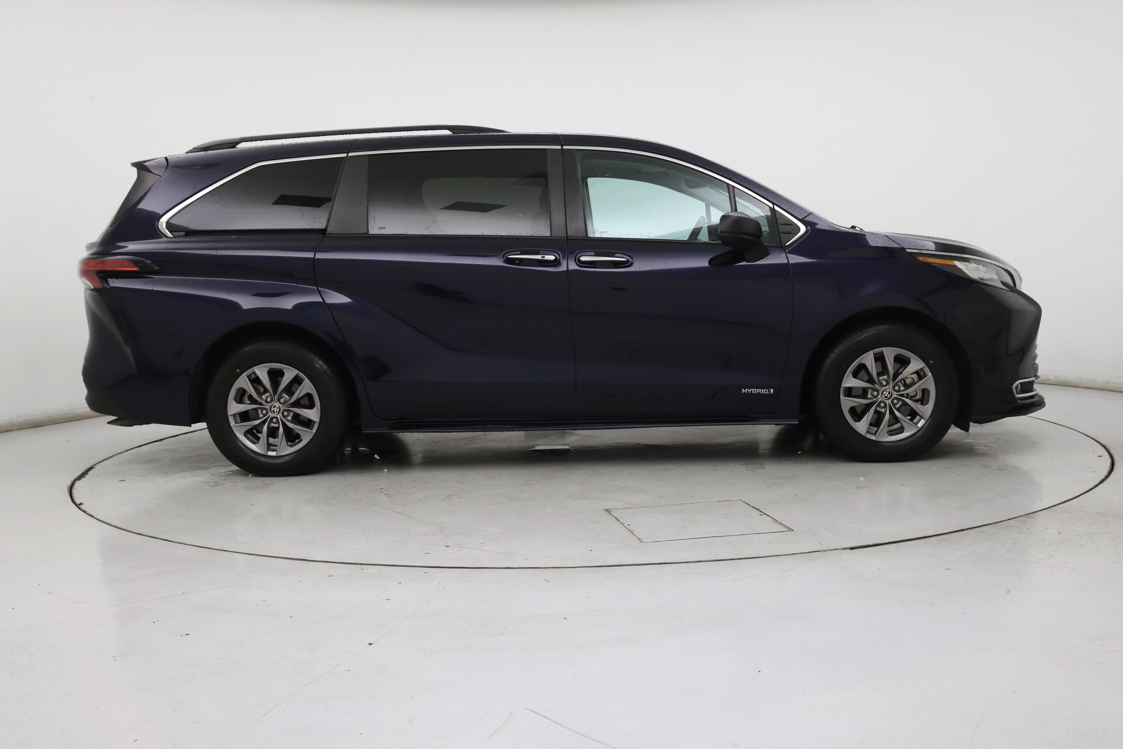 Thumbnail: 2021 Toyota Sienna - 7