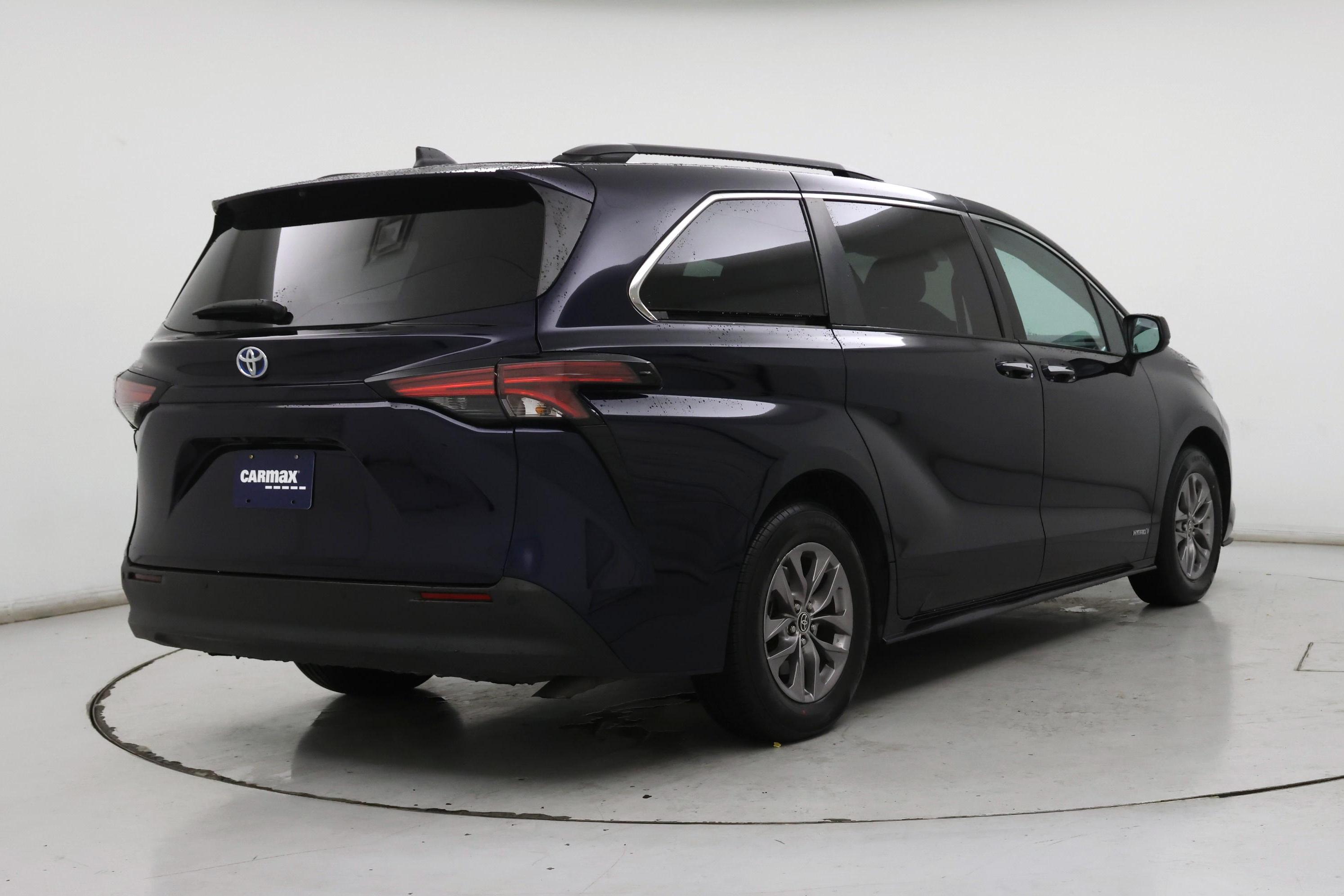 Thumbnail: 2021 Toyota Sienna - 8
