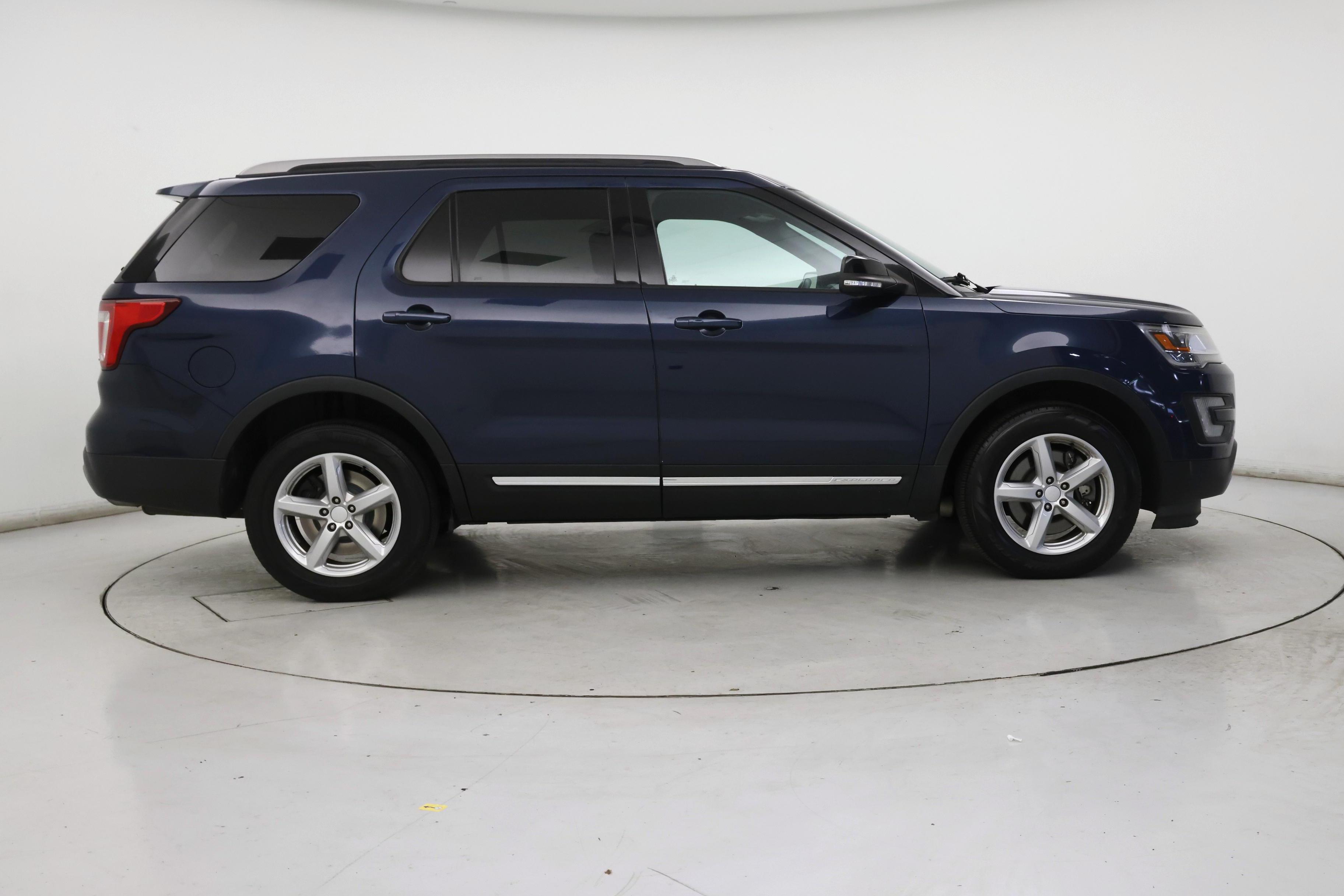 Thumbnail: 2017 Ford Explorer - 7