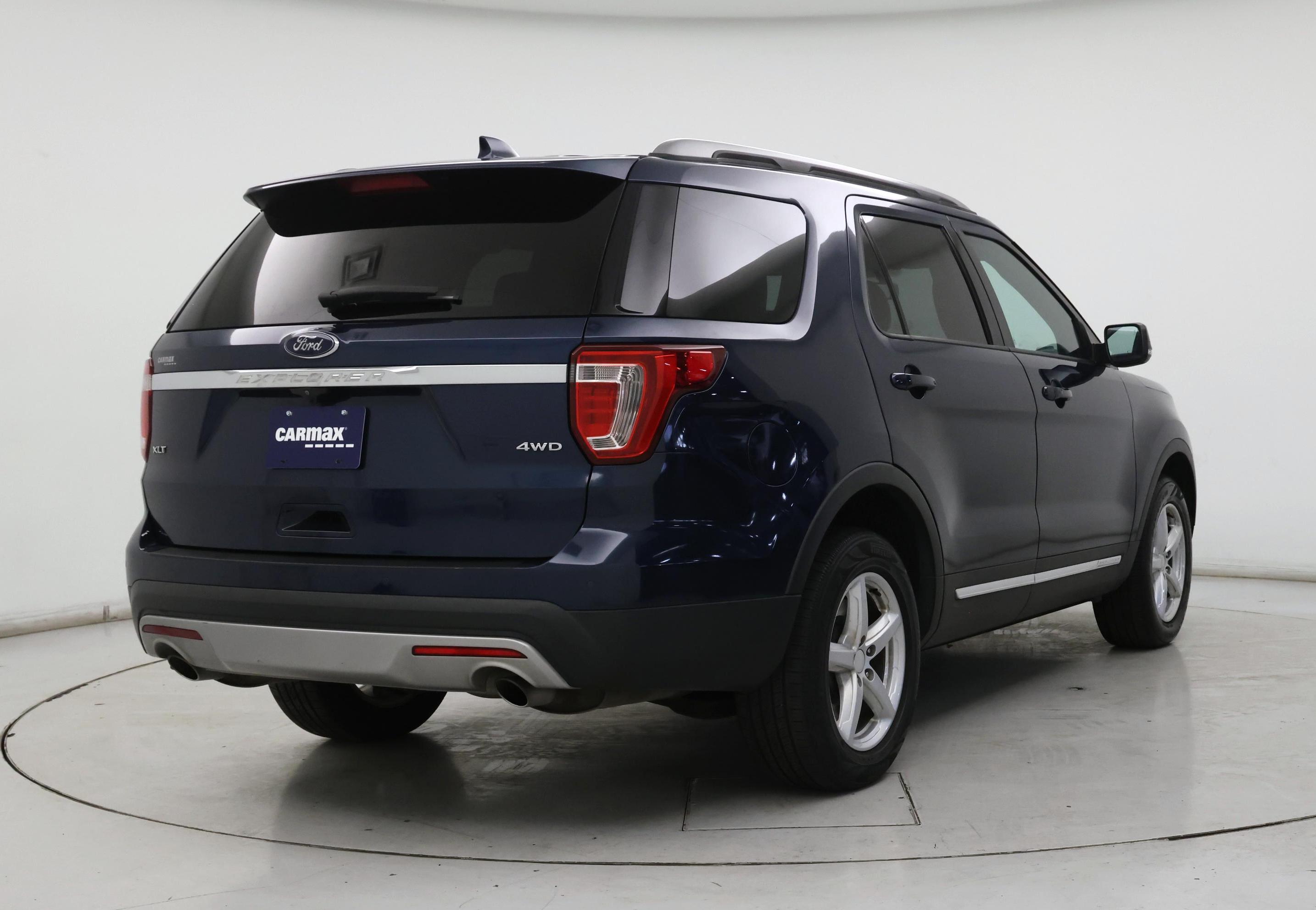 Thumbnail: 2017 Ford Explorer - 8