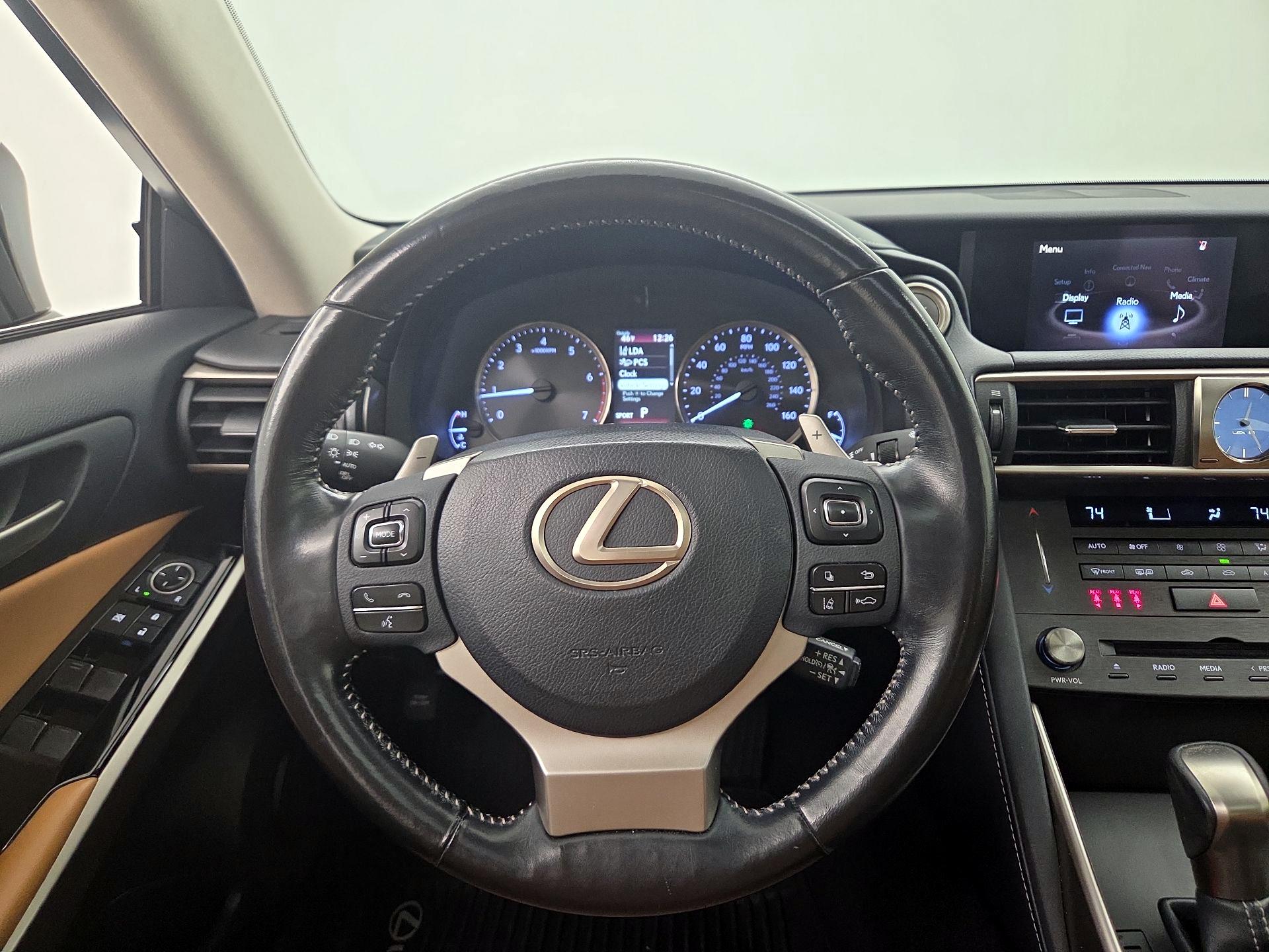 Thumbnail: 2020 Lexus IS - 10