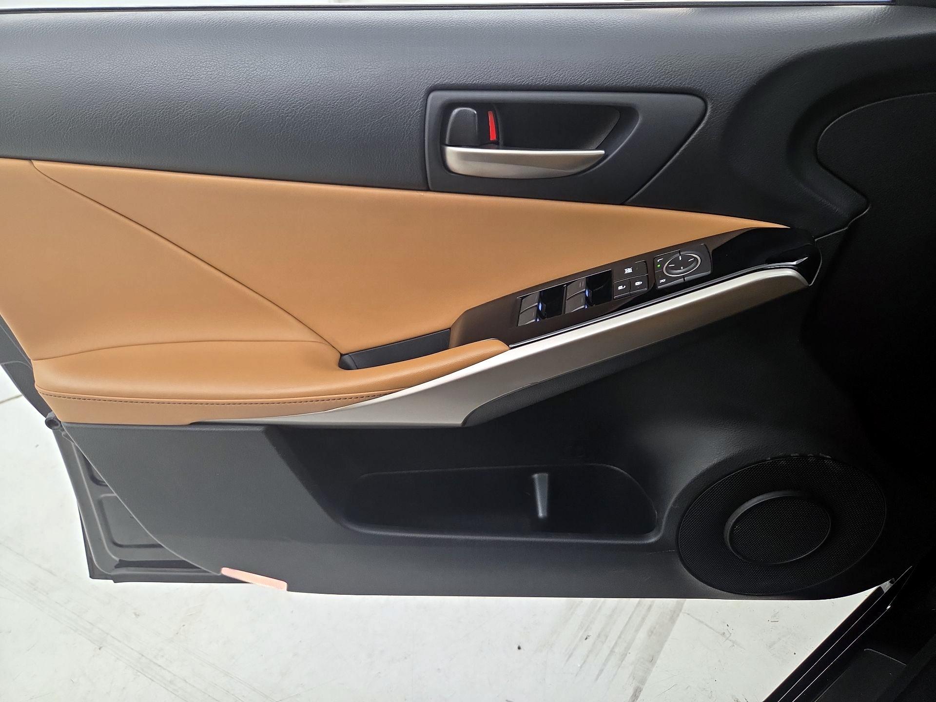 Thumbnail: 2020 Lexus IS - 12