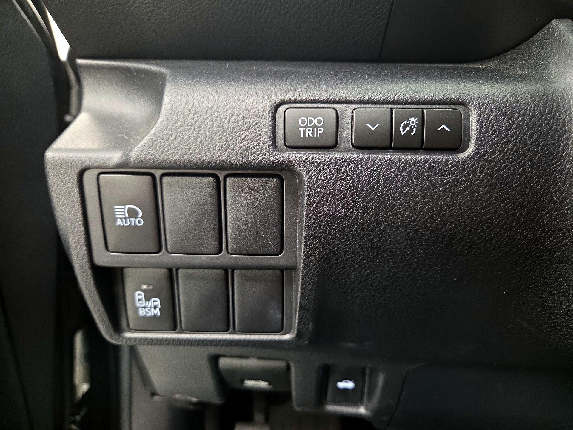 Thumbnail: 2020 Lexus IS - 13