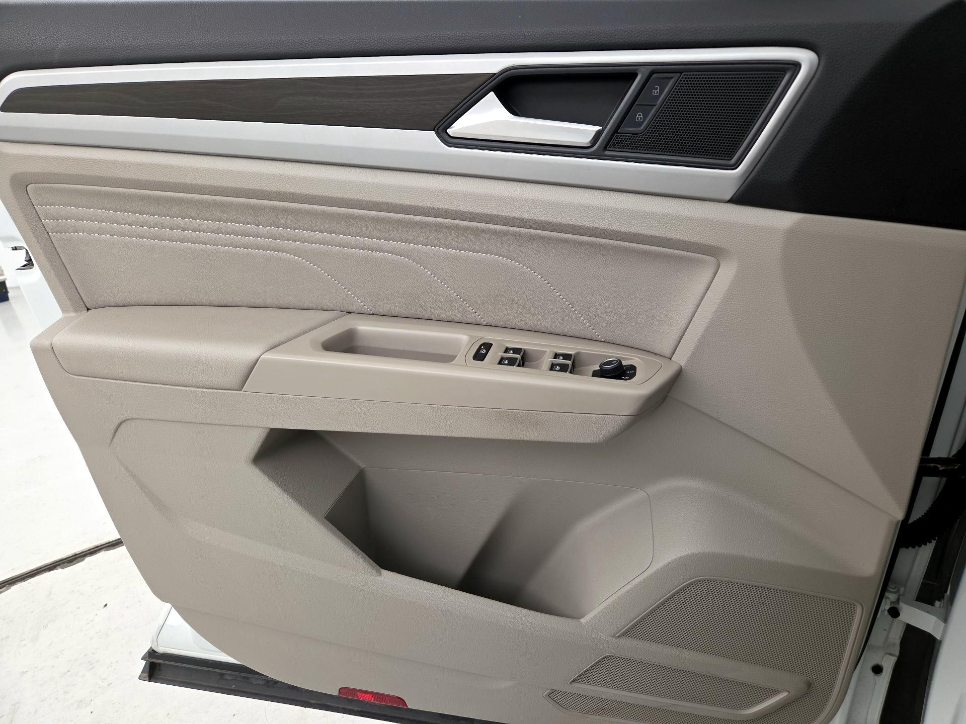 Thumbnail: 2022 Volkswagen Atlas - 12