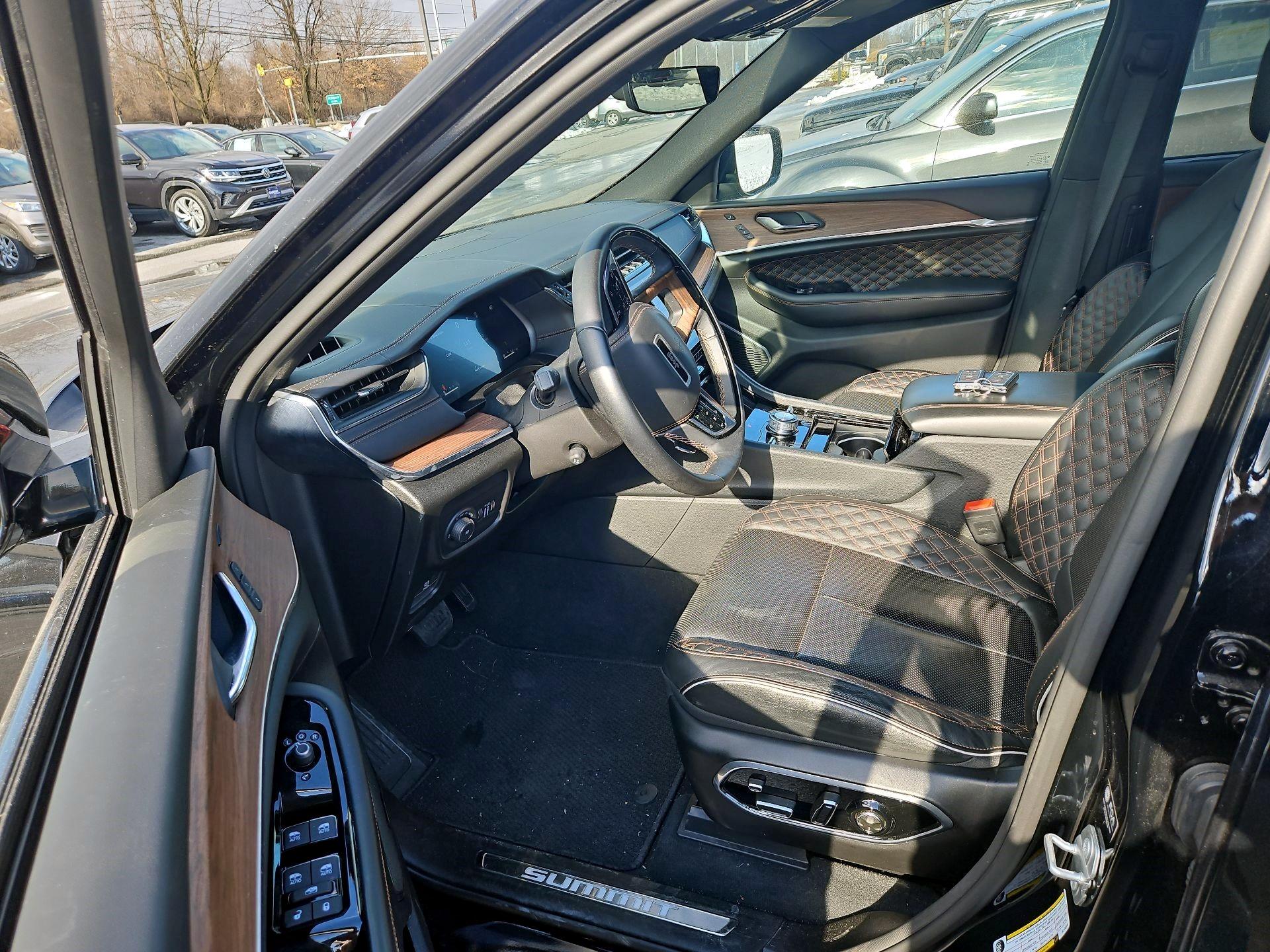 Thumbnail: 2024 Jeep Grand Cherokee - 9