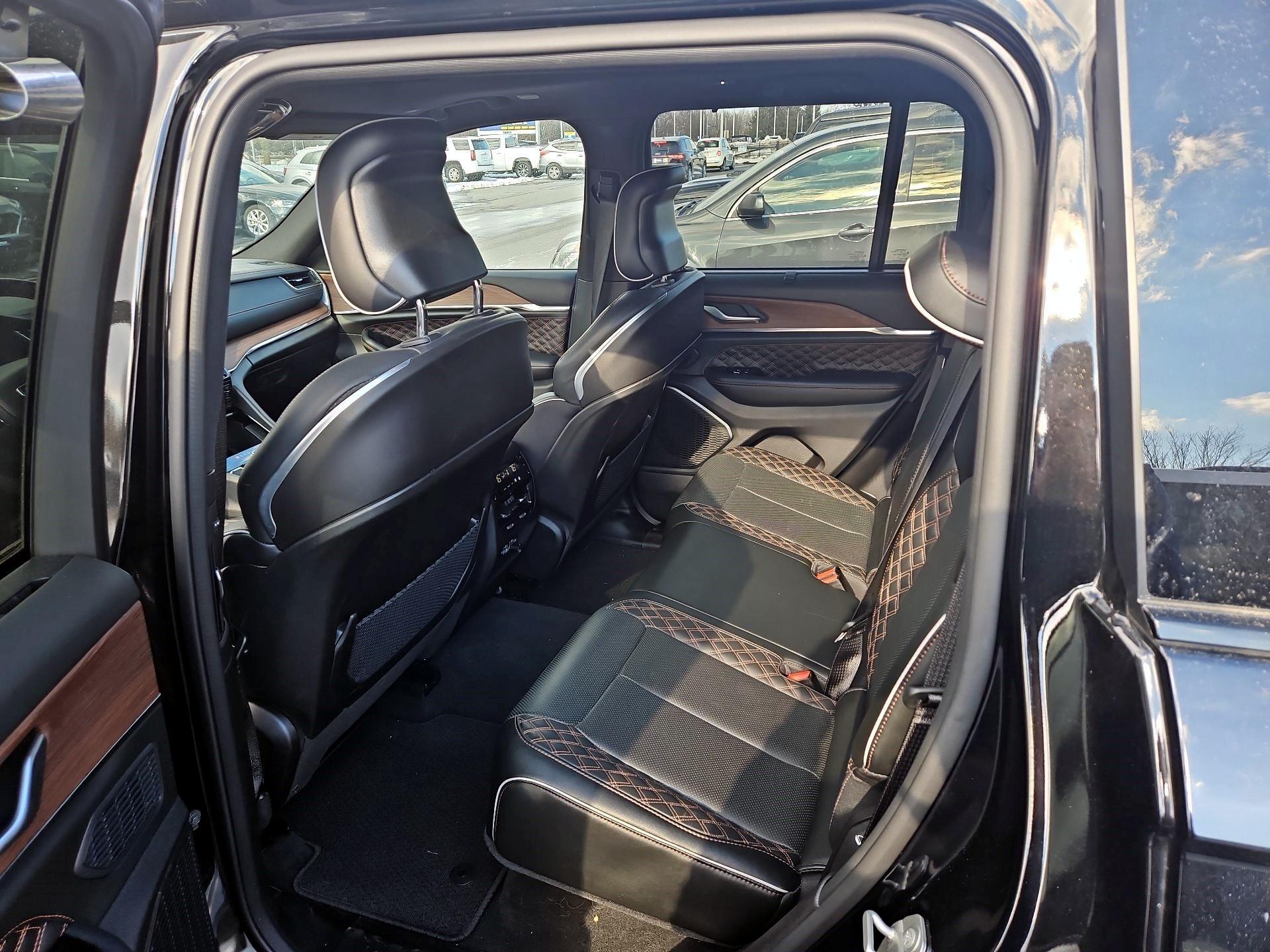 Thumbnail: 2024 Jeep Grand Cherokee - 19