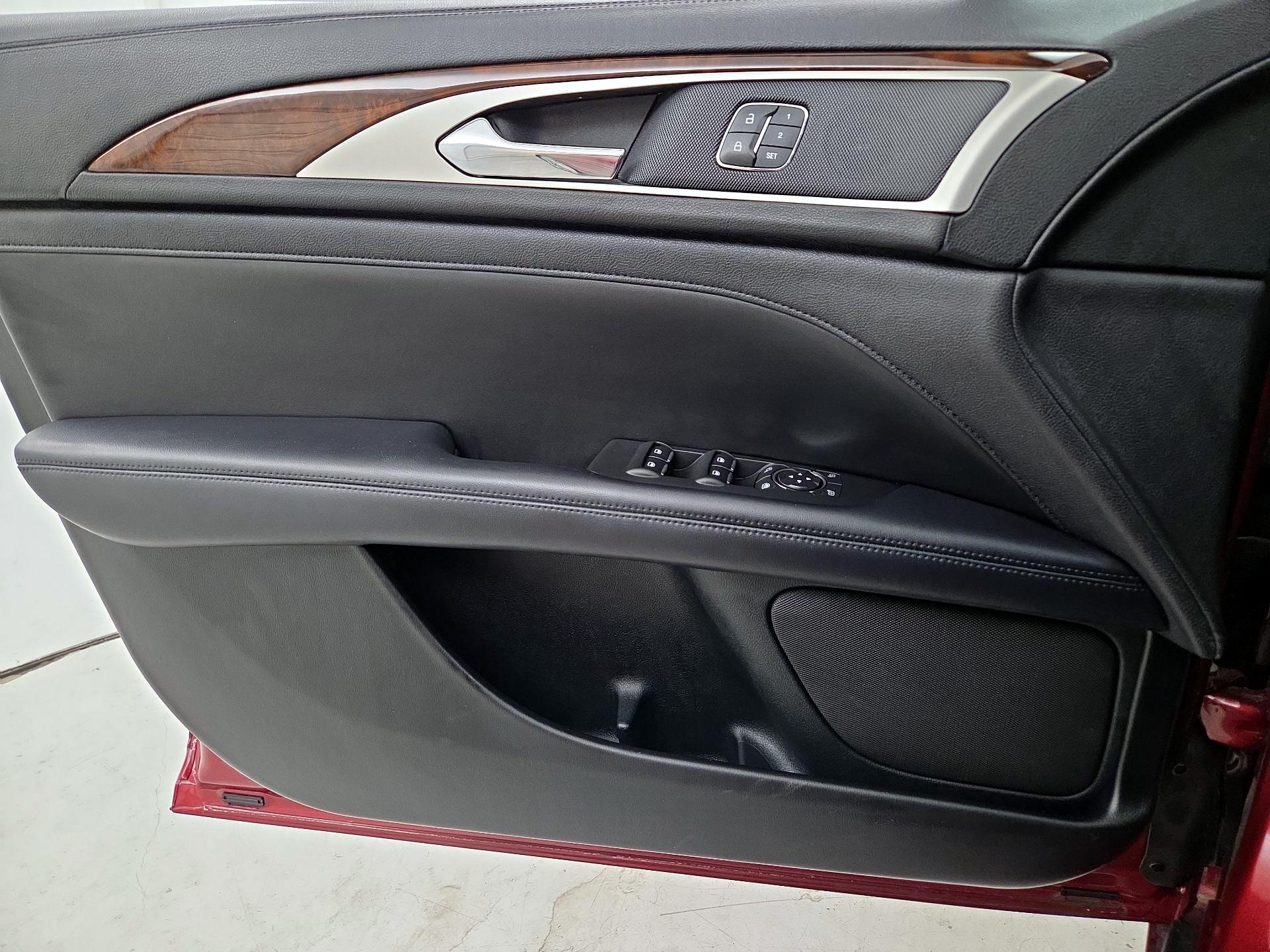 Thumbnail: 2017 Lincoln MKZ - 12