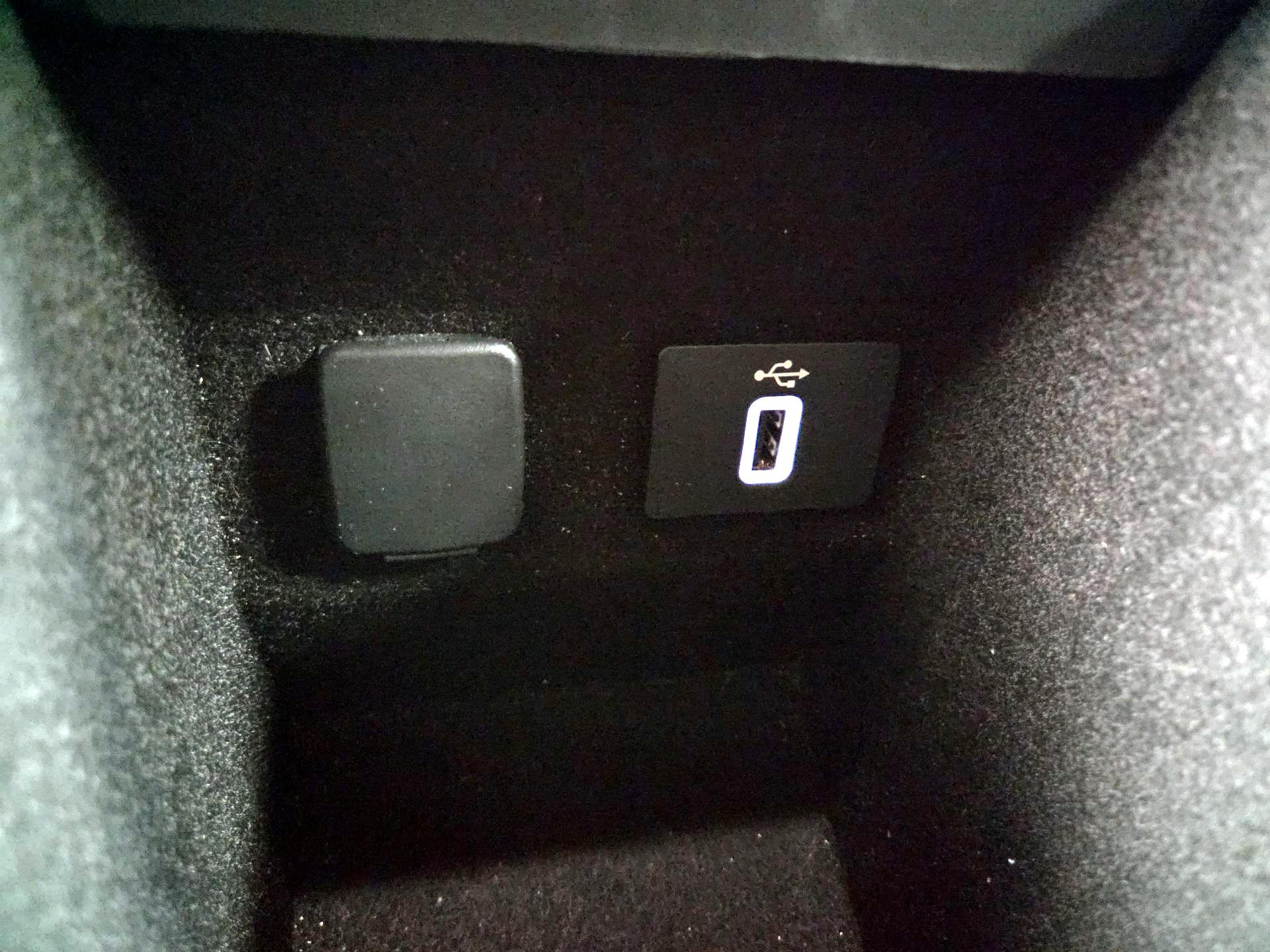 Thumbnail: 2017 Lincoln MKZ - 19