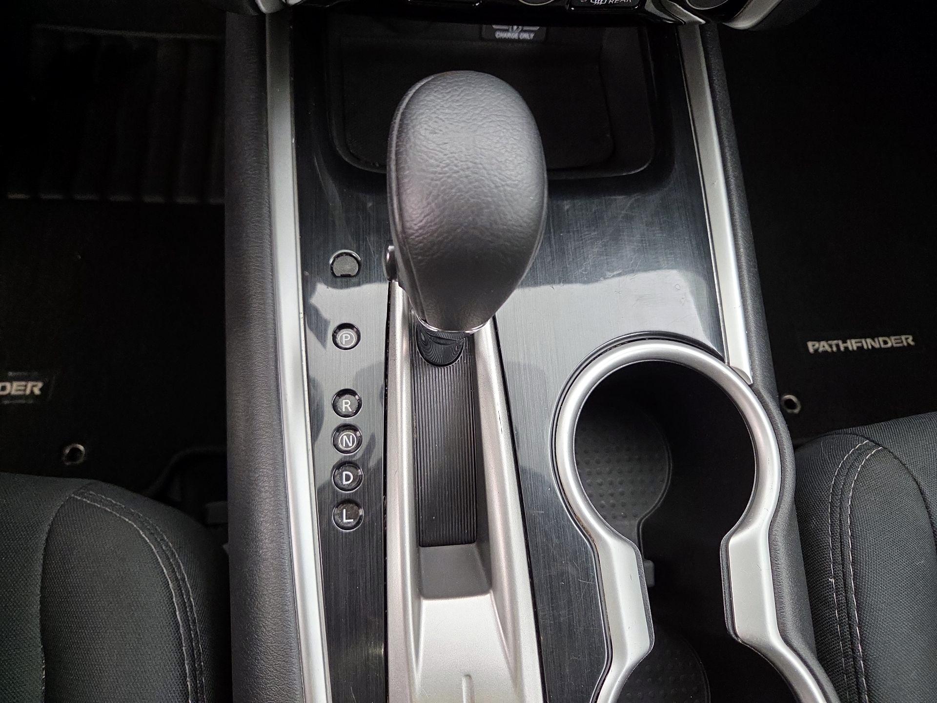 Thumbnail: 2019 Nissan Pathfinder - 17