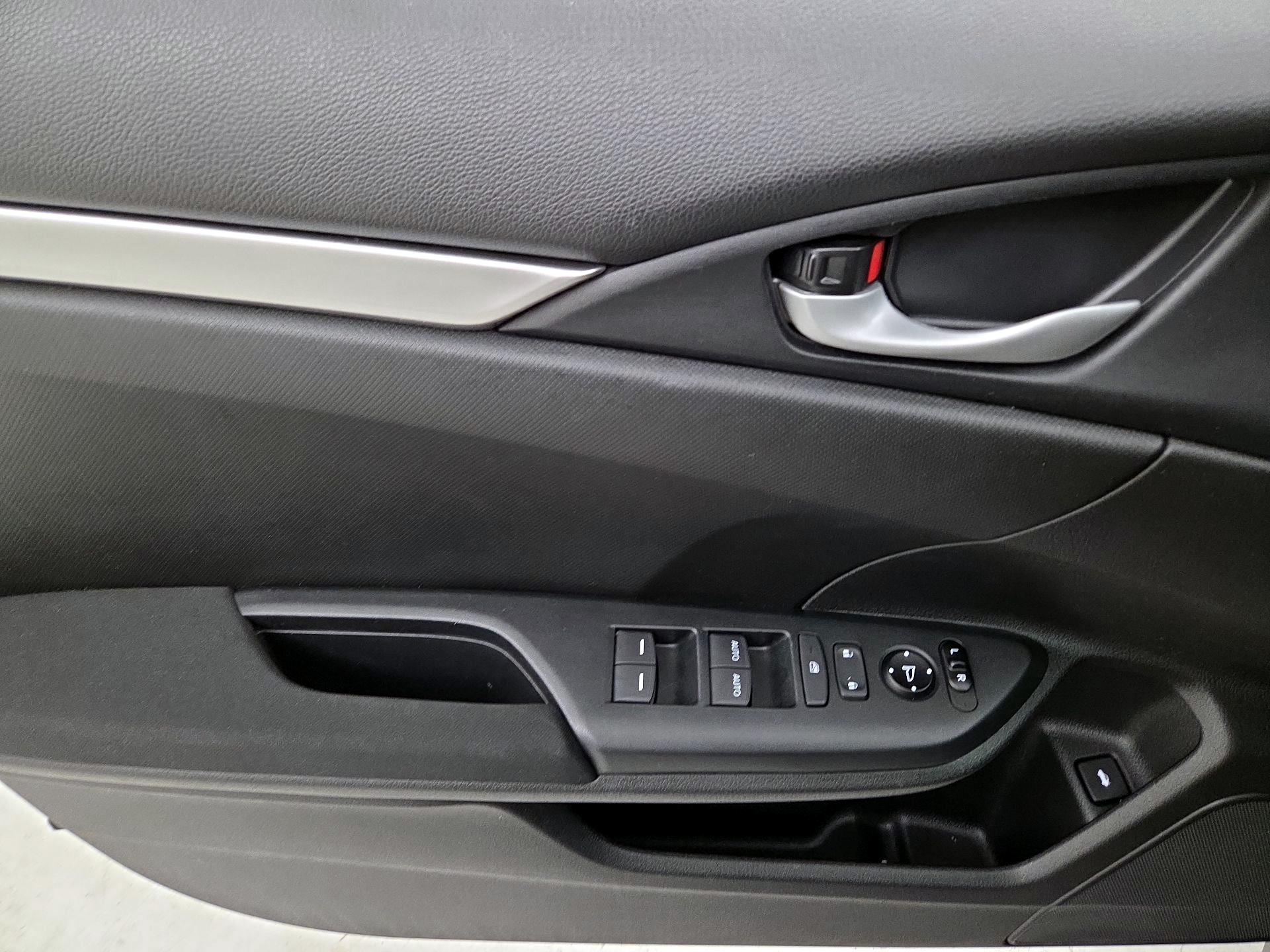 Thumbnail: 2017 Honda Civic - 12