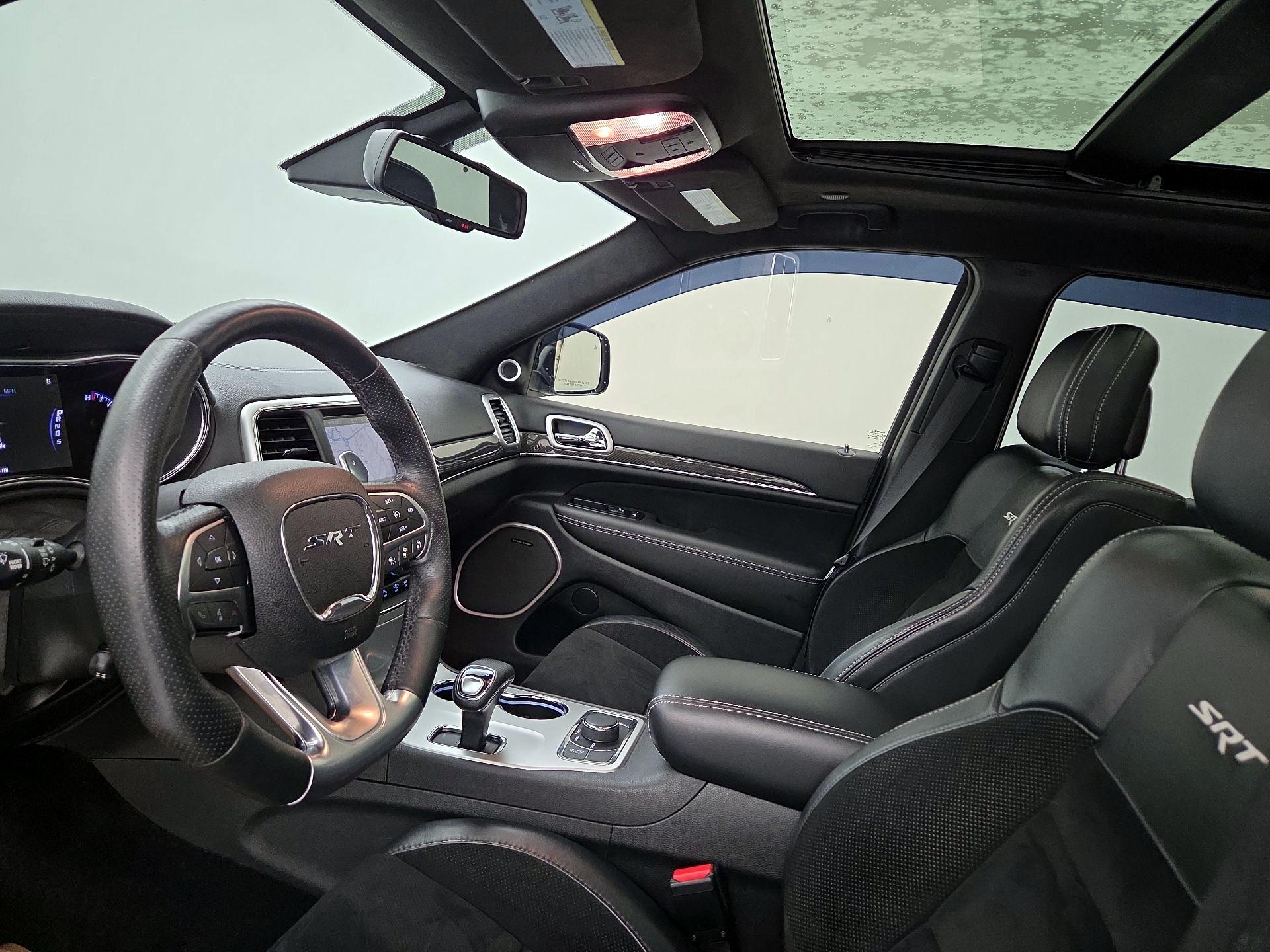 Thumbnail: 2015 Jeep Grand Cherokee - 11