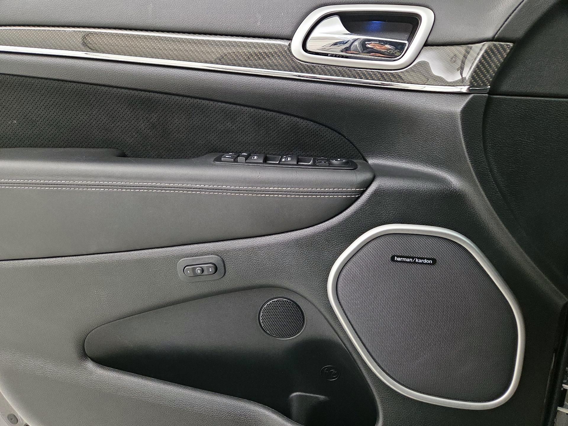 Thumbnail: 2015 Jeep Grand Cherokee - 12