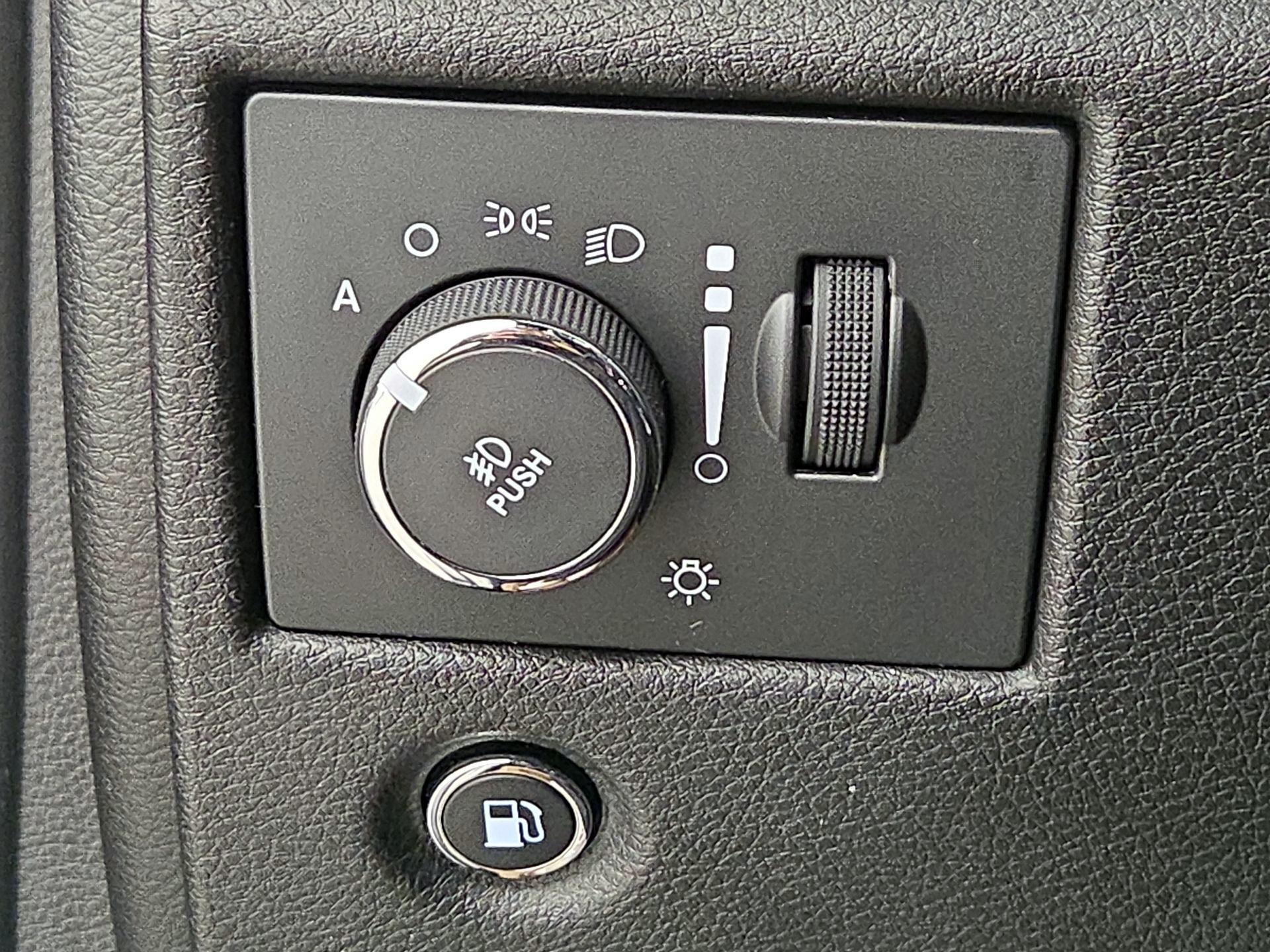 Thumbnail: 2015 Jeep Grand Cherokee - 13