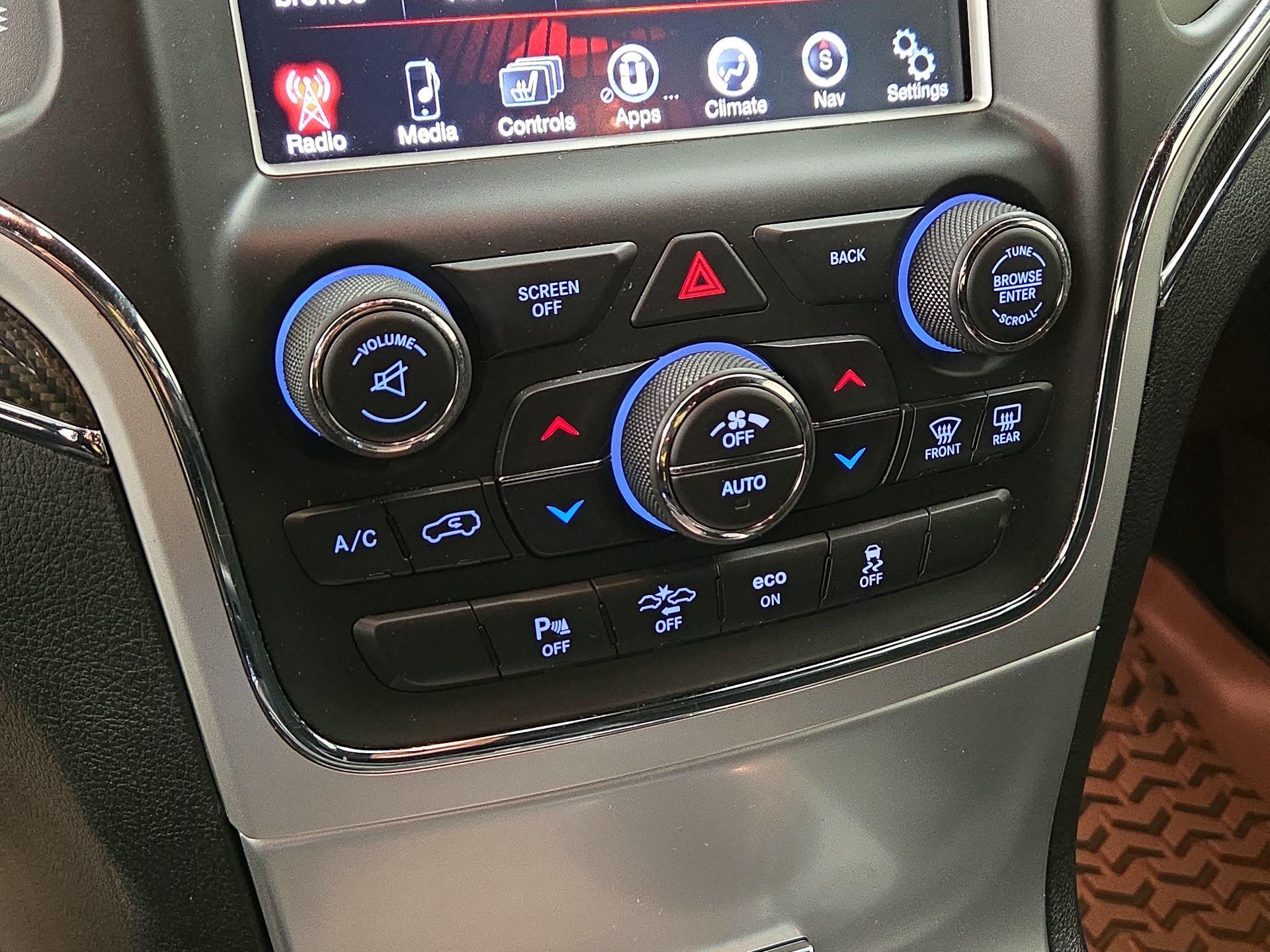 Thumbnail: 2015 Jeep Grand Cherokee - 17