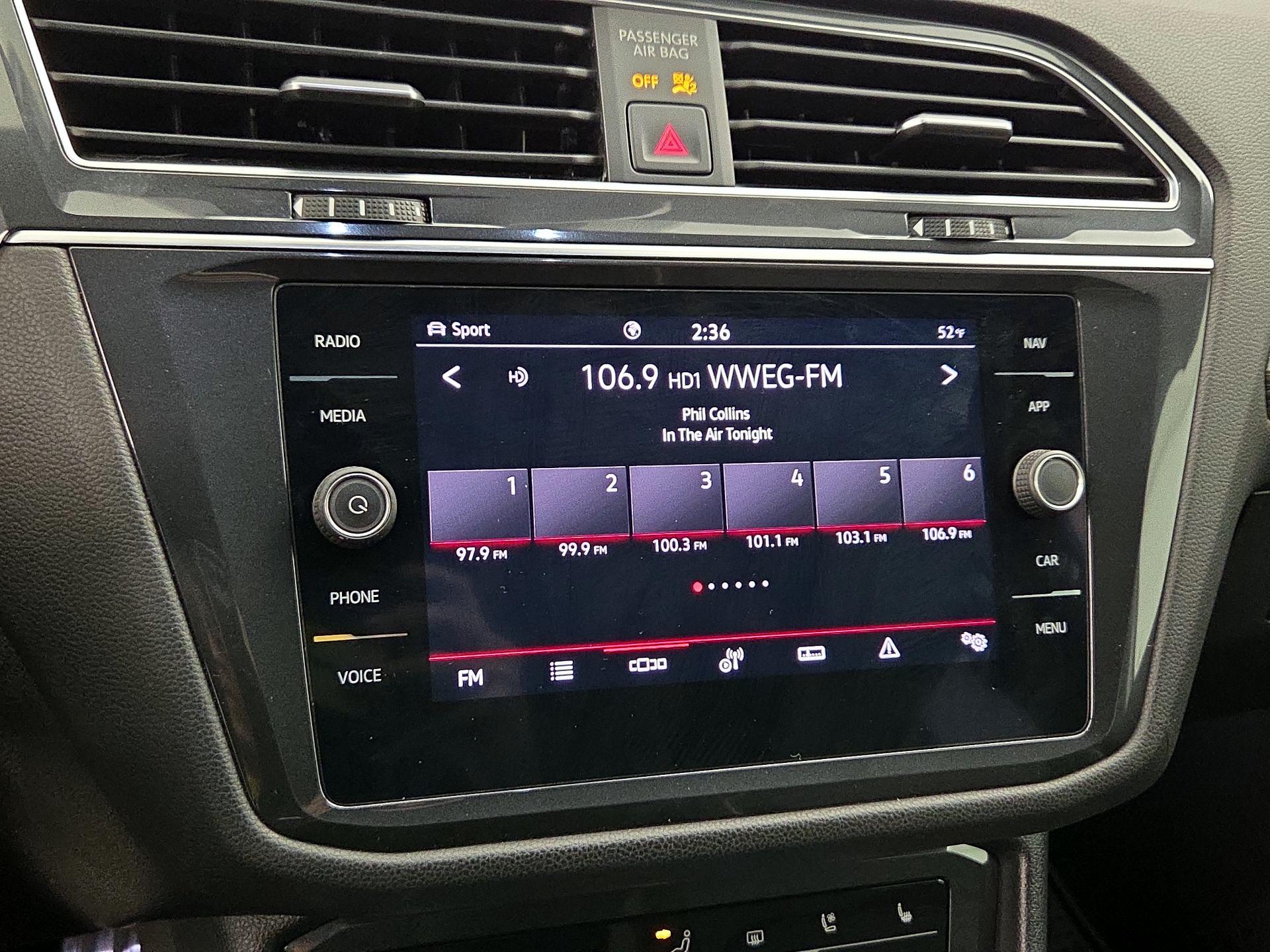 Thumbnail: 2022 Volkswagen Tiguan - 16