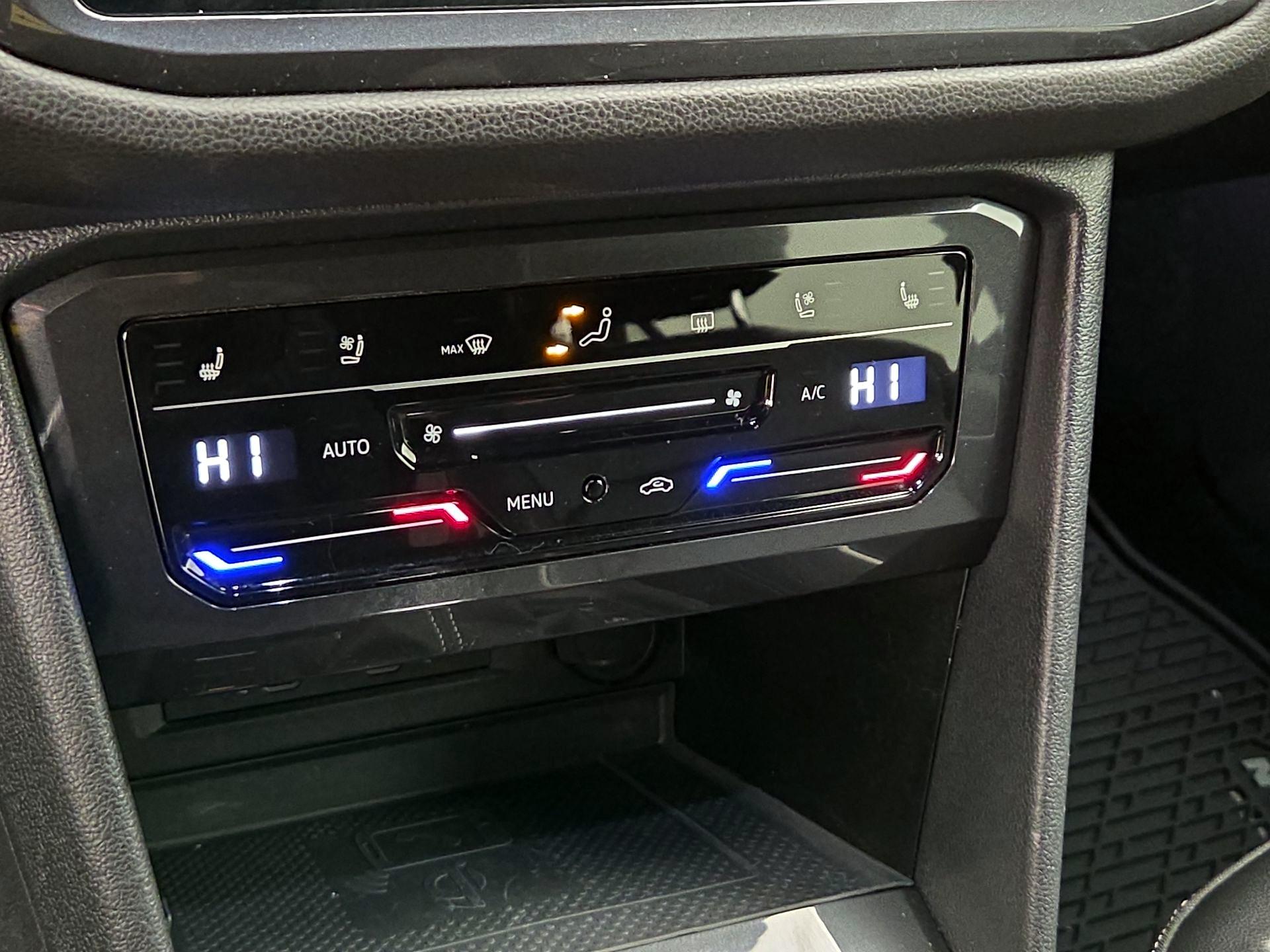 Thumbnail: 2022 Volkswagen Tiguan - 17