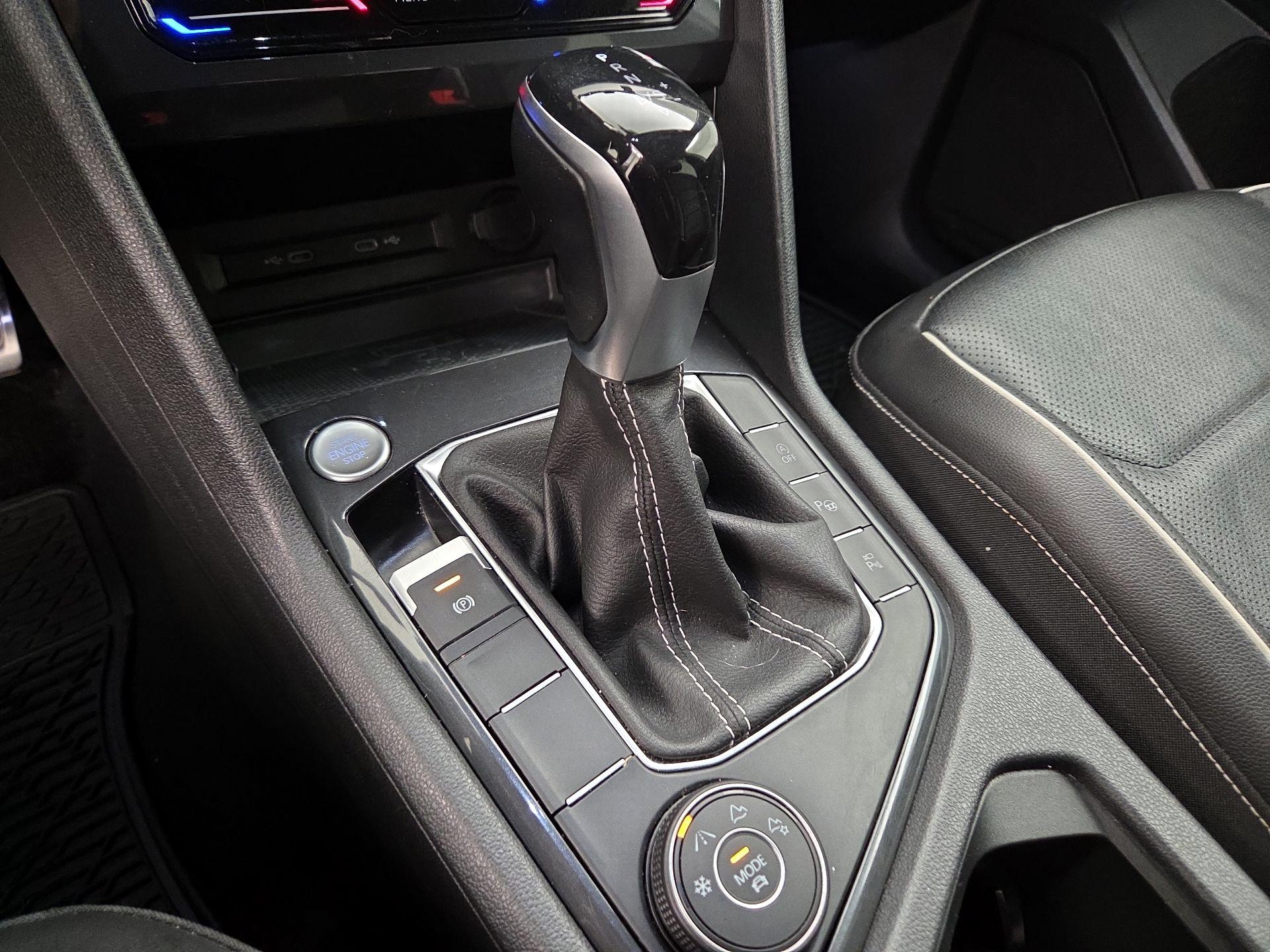 Thumbnail: 2022 Volkswagen Tiguan - 18