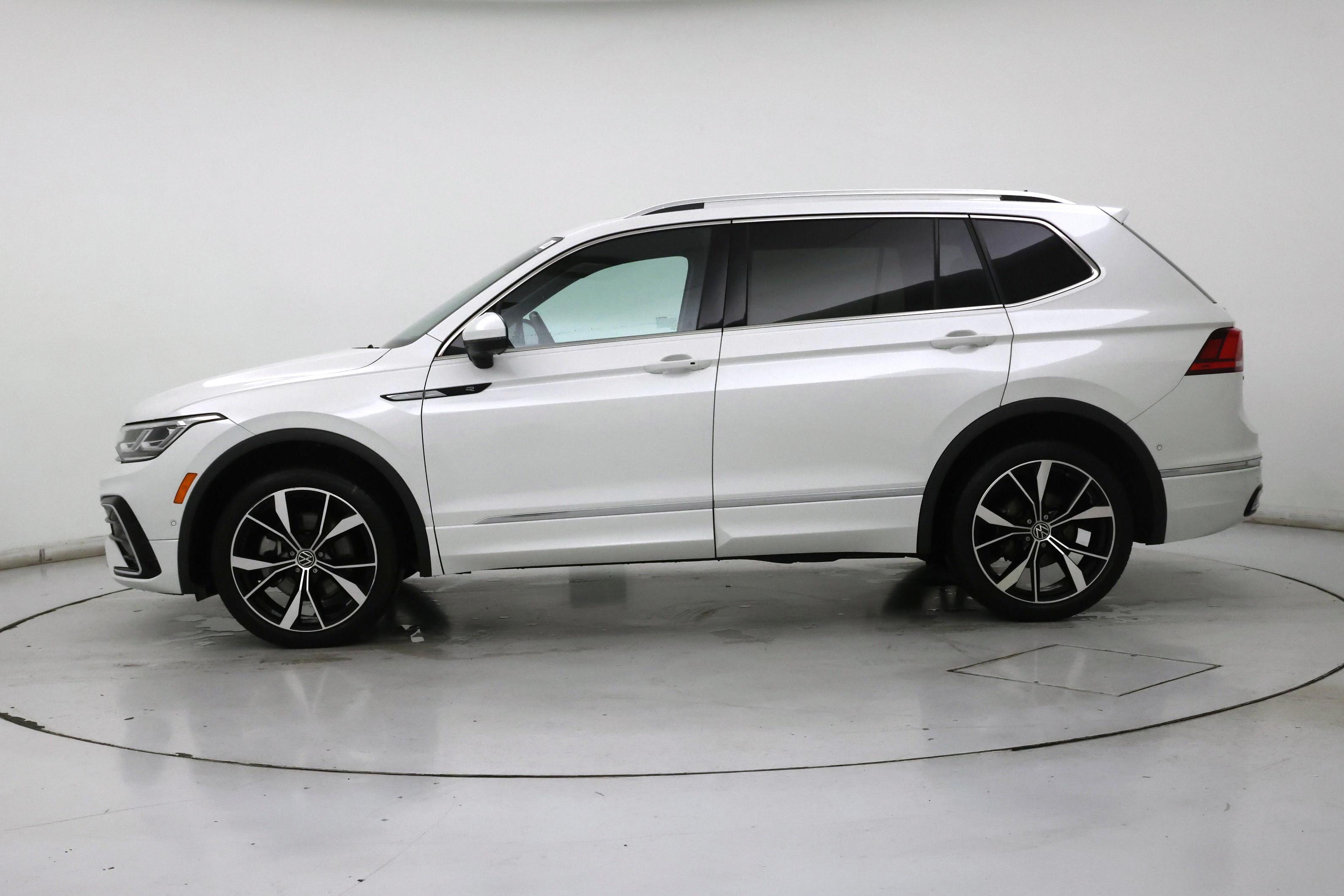 Thumbnail: 2022 Volkswagen Tiguan - 3