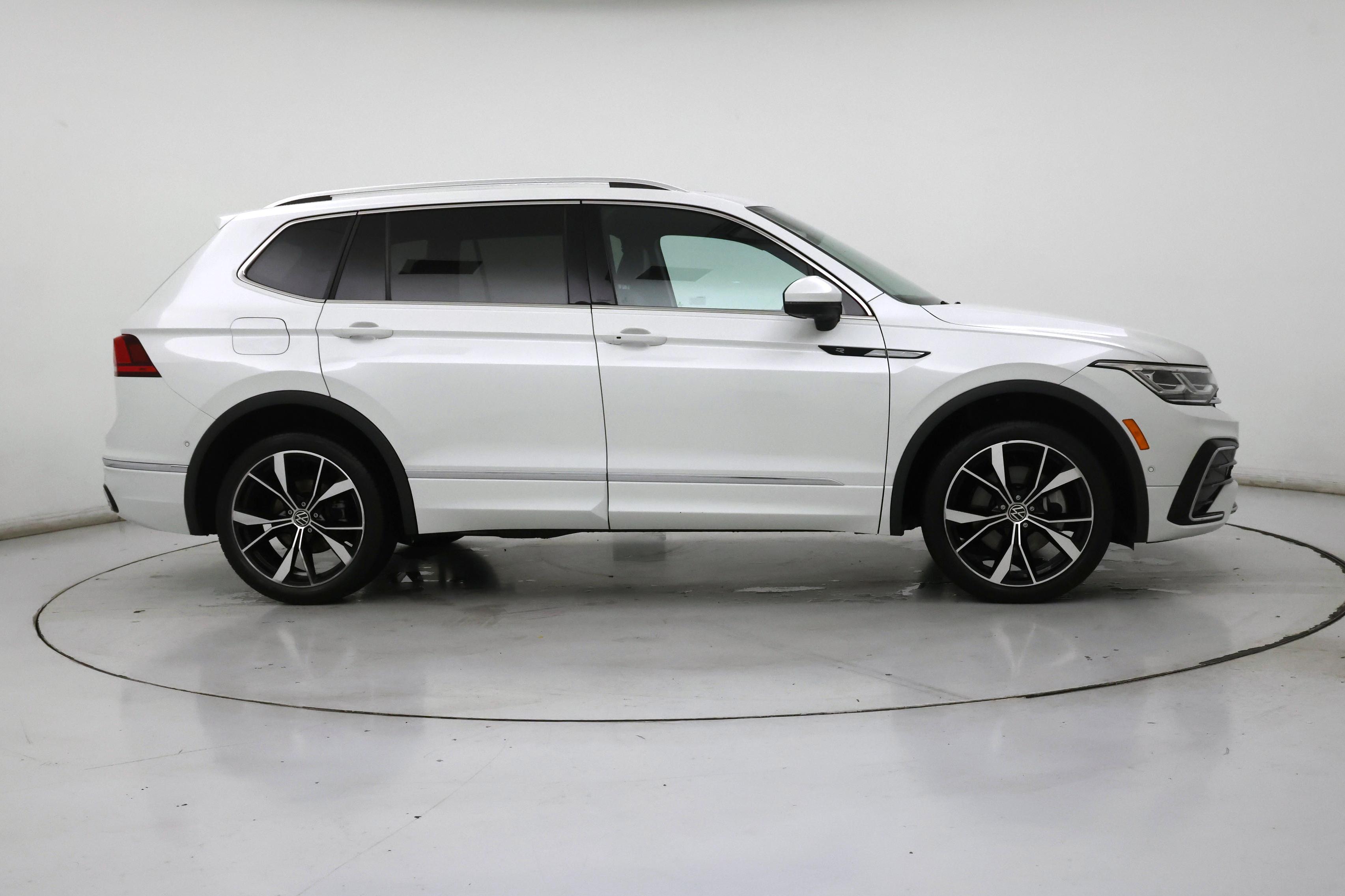 Thumbnail: 2022 Volkswagen Tiguan - 7