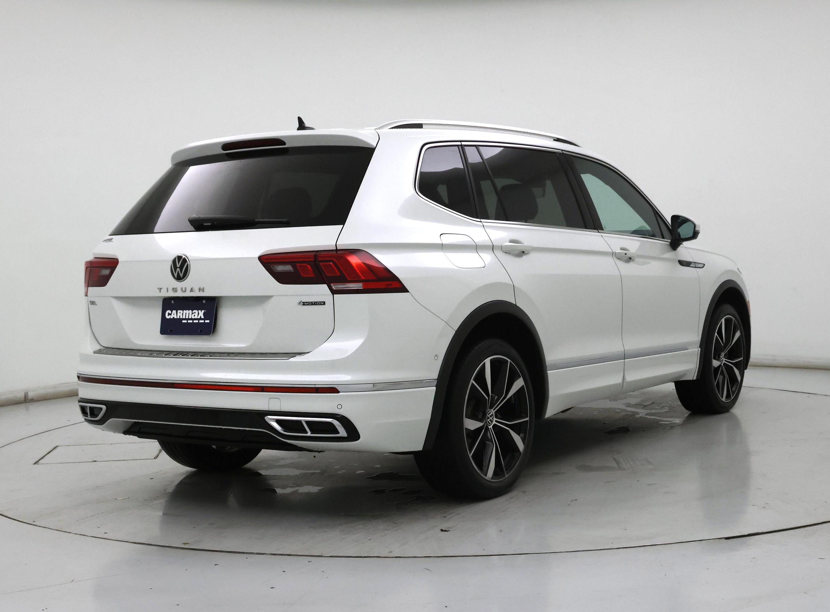 Thumbnail: 2022 Volkswagen Tiguan - 8