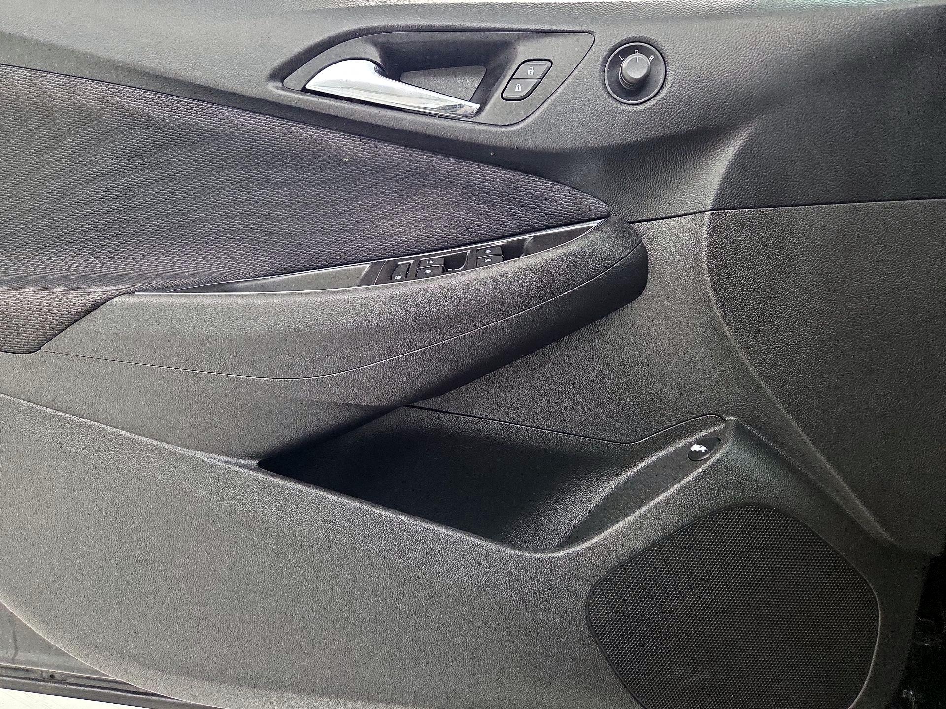 Thumbnail: 2017 Chevrolet Cruze - 12