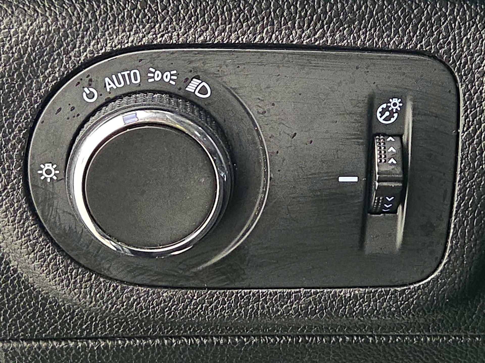 Thumbnail: 2017 Chevrolet Cruze - 13