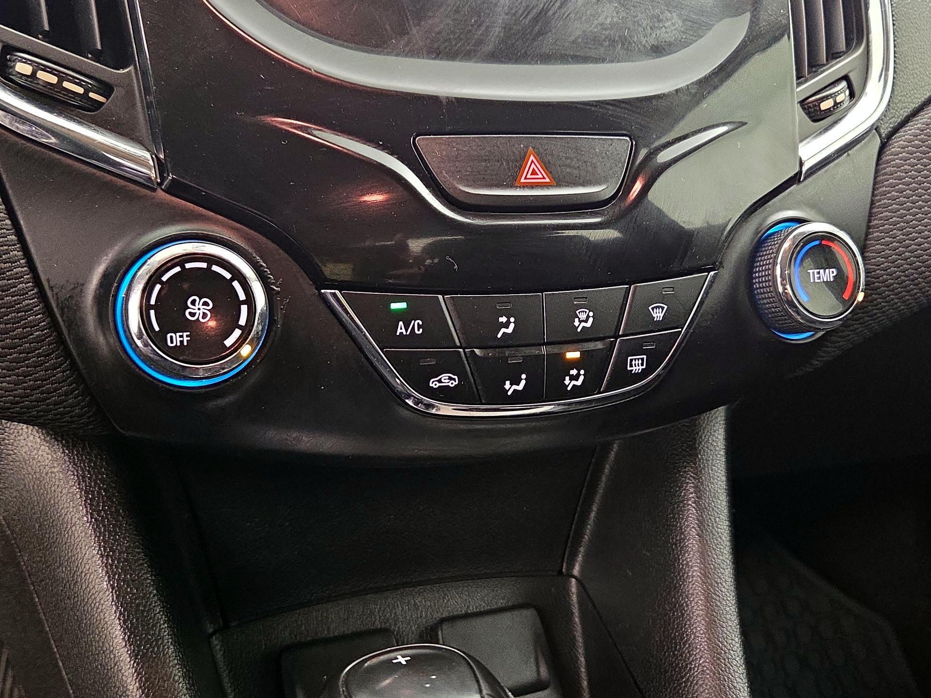 Thumbnail: 2017 Chevrolet Cruze - 15