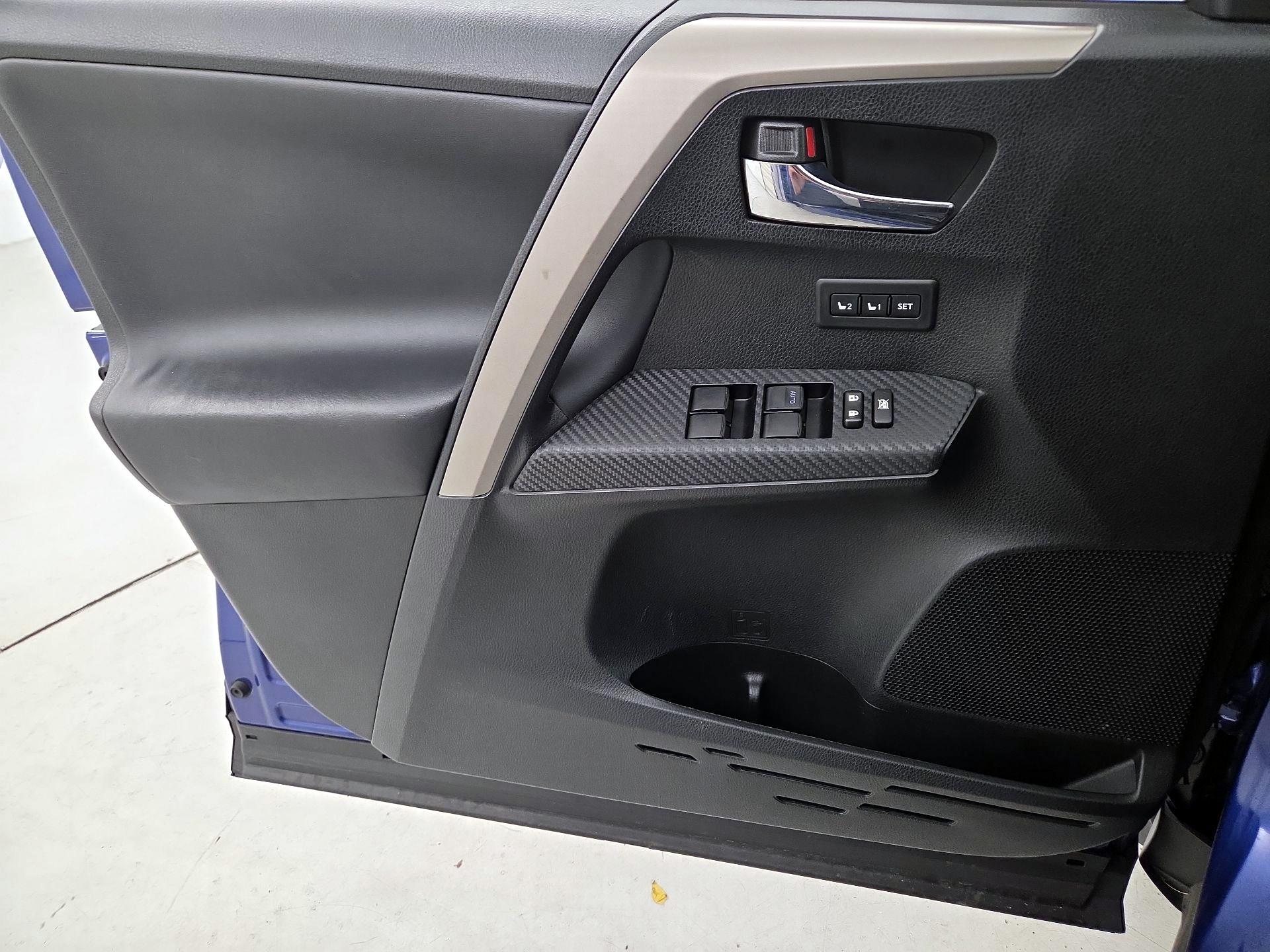 Thumbnail: 2015 Toyota RAV4 - 12