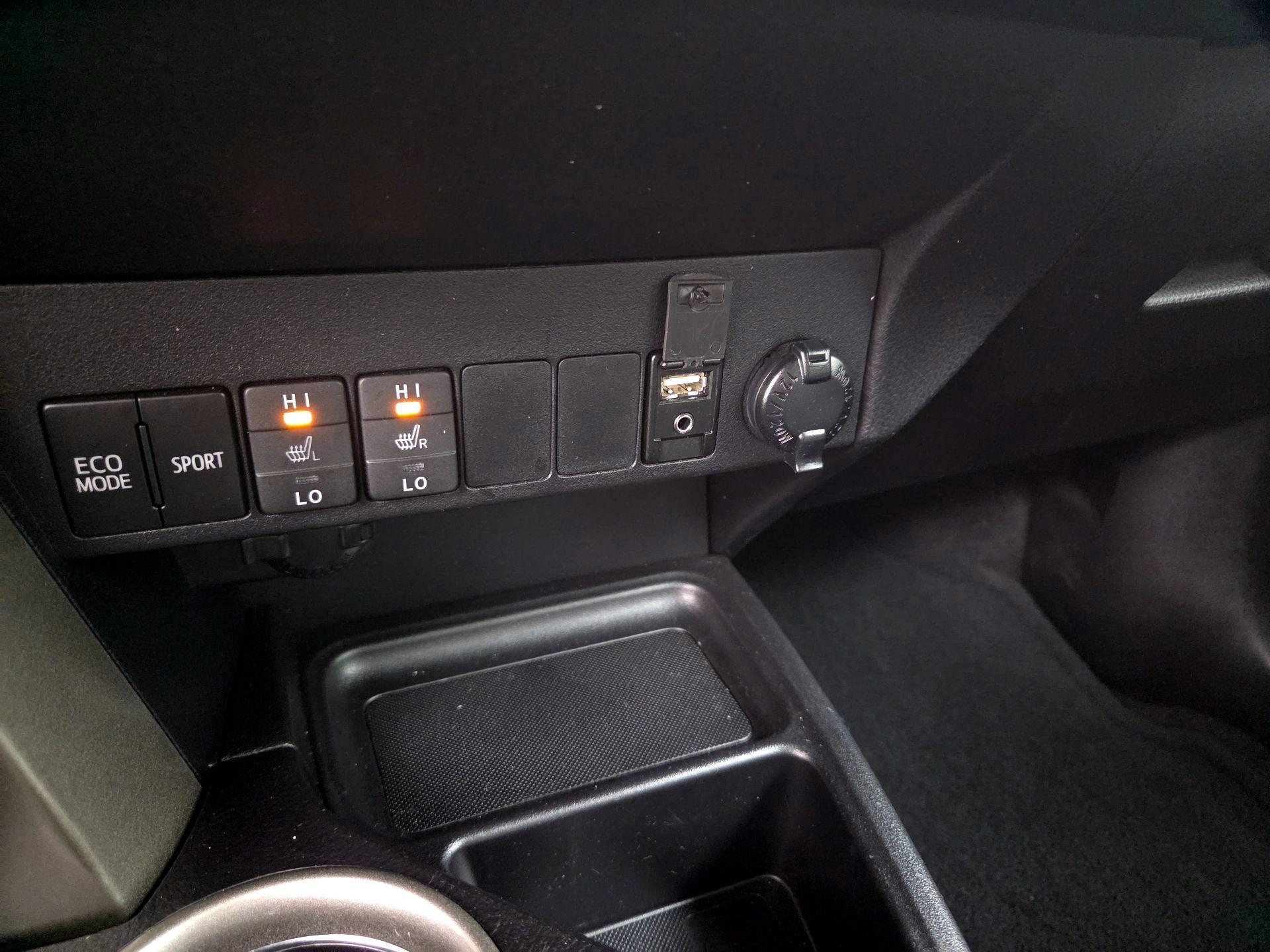 Thumbnail: 2015 Toyota RAV4 - 19